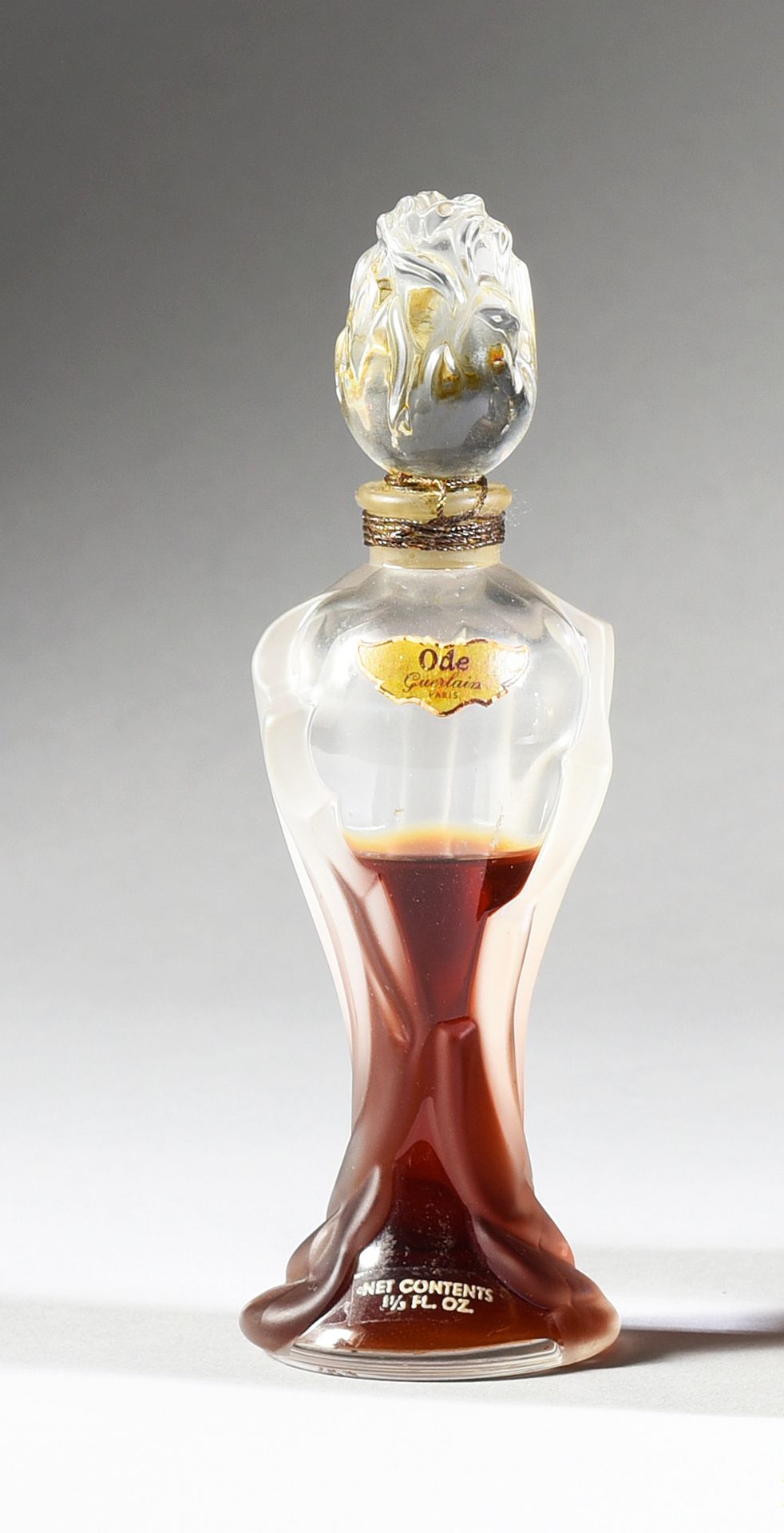 GUERLAIN - «Ode» - (1955) 
A Baccarat colorless pressed crystal amphora bottle d&hellip;