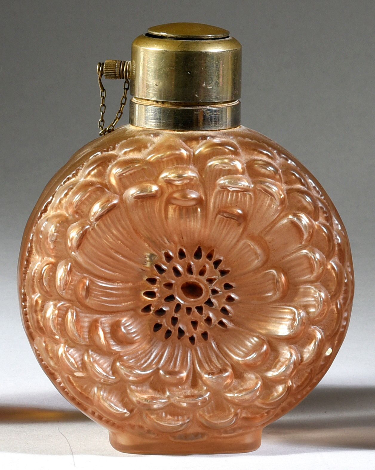 René Lalique & Cie - «Dahlia» - (1931) 
A colorless glass spray bottle of rectan&hellip;