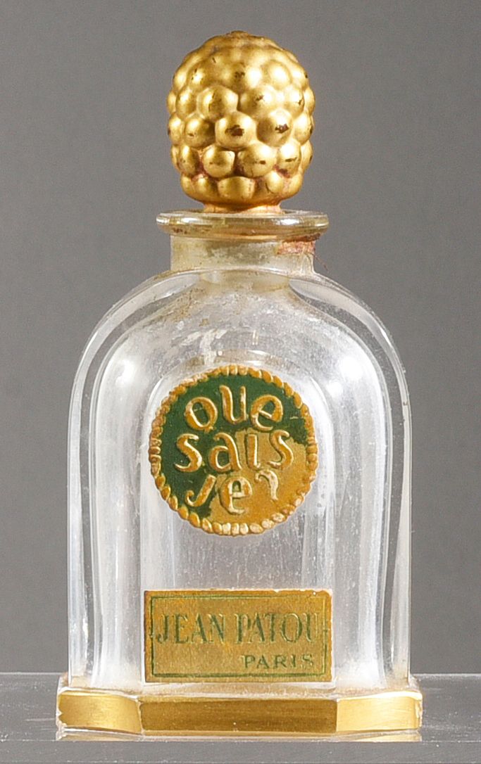 Jean Patou - «Que Sais- Je ?» - (1924) 
Flacon en cristal incolore pressé moulé &hellip;