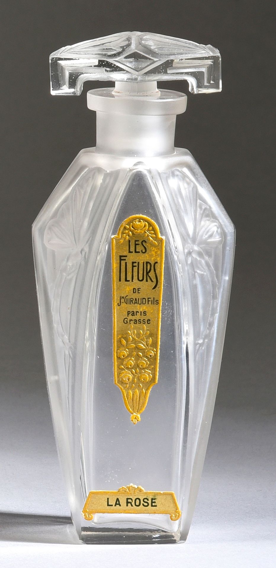 J.Giraud & fils - «Les Fleurs» - (1920) 
Flacon en verre incolore pressé moulé d&hellip;