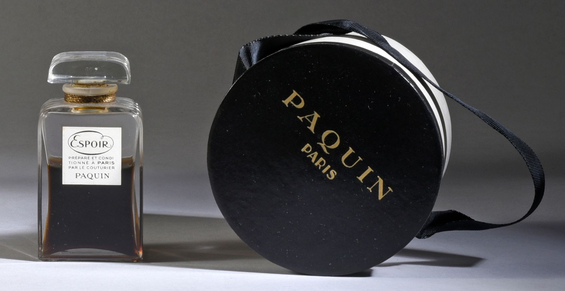Paquin - «Espoir» - (années 1950) Présenté dans son coffret cylindre blanc titré&hellip;