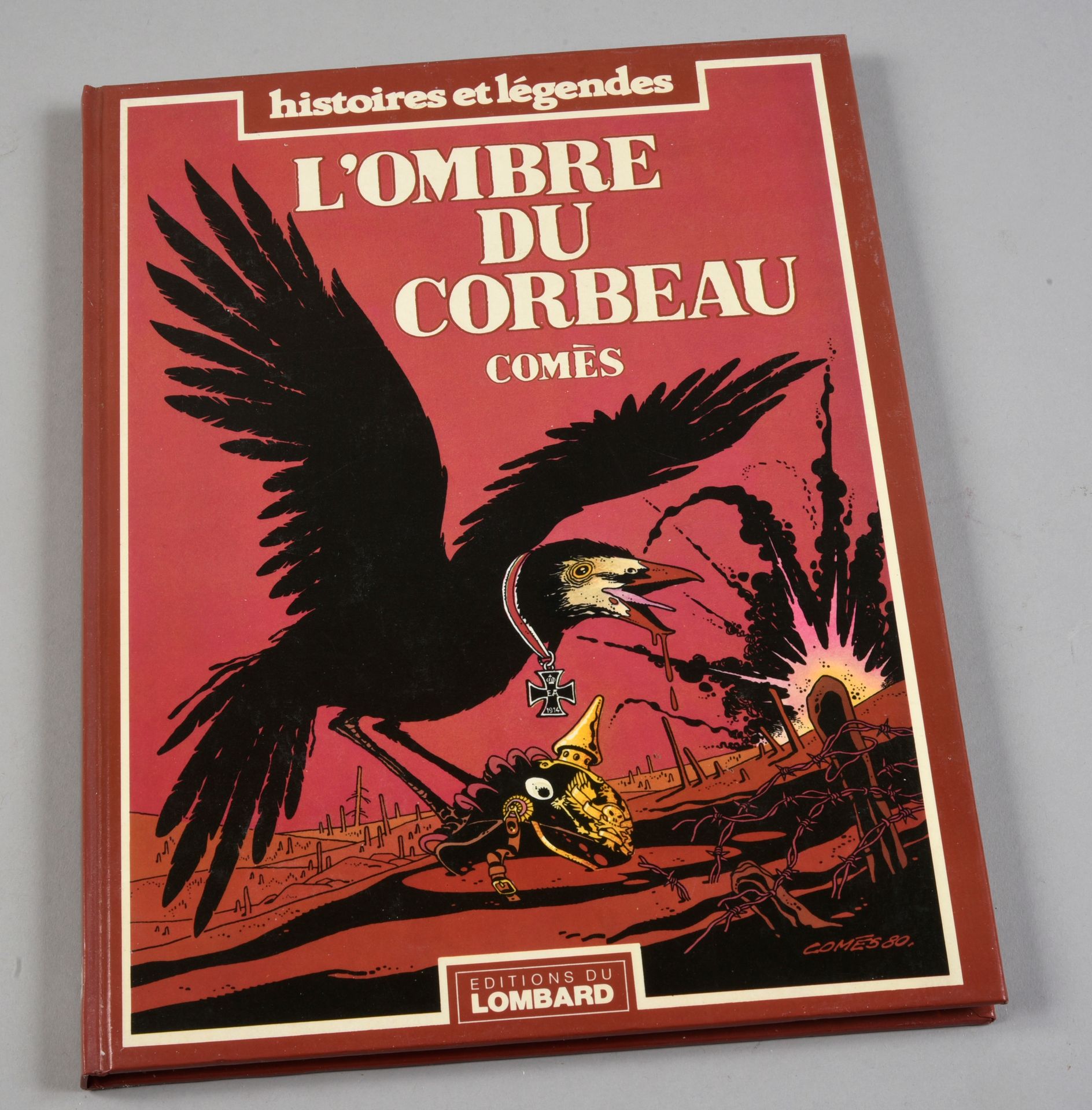 COMES L'ombre du Corbeau.伦巴德1981年第一版，有献礼图，日期为1981年，作者签名。该州的相册。页脱离）。