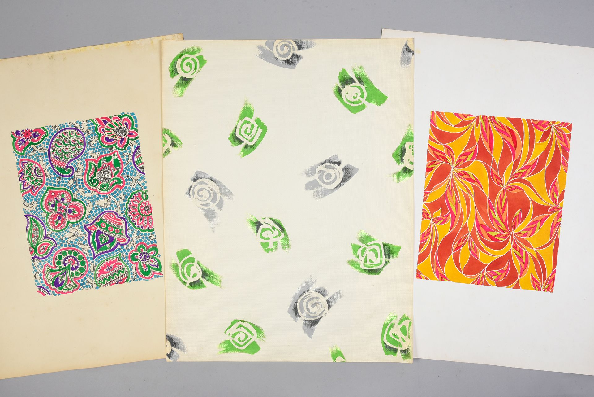 Null 一组时尚织物模型，1950-1970年左右，水粉和墨水在纸上；美丽的各种自然和风格化的花朵在任何比例的绘画，佩斯利棕榈和一些抽象的东西。
大约75张画&hellip;