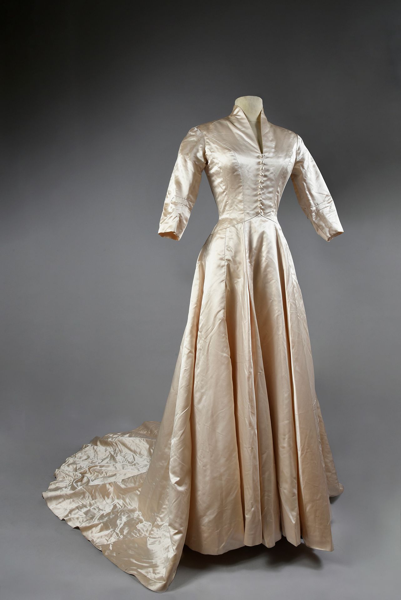 Null Robe de mariée griffée Pierre Balmain, Haute-couture, vers 1955, robe en sa&hellip;