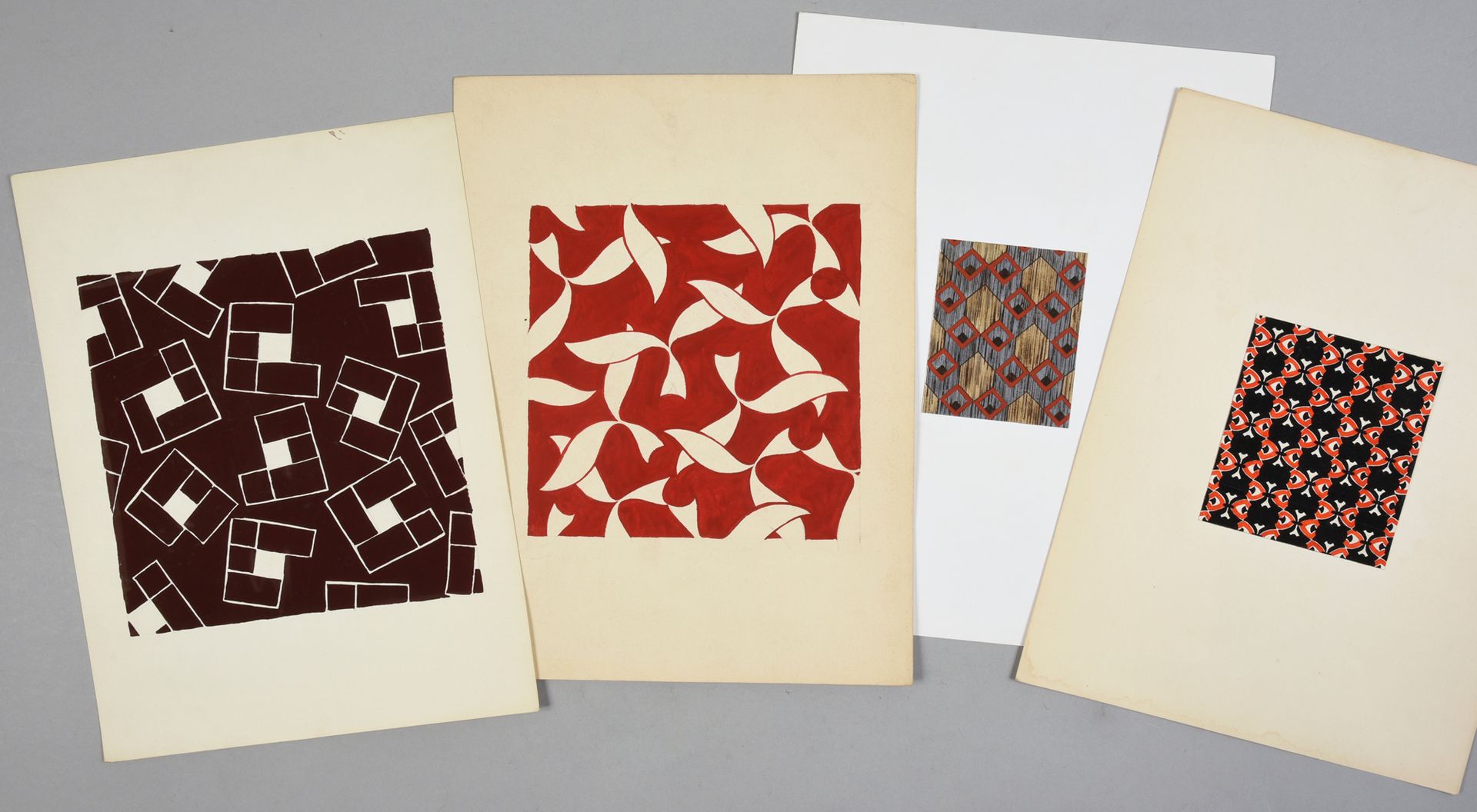 Null 一套时装面料的模型，1950-1970年左右，水粉和墨水在纸上；一套美丽的抽象和几何构图，包括单色。
大约110张画，从6 x 6厘米到20 x 20&hellip;