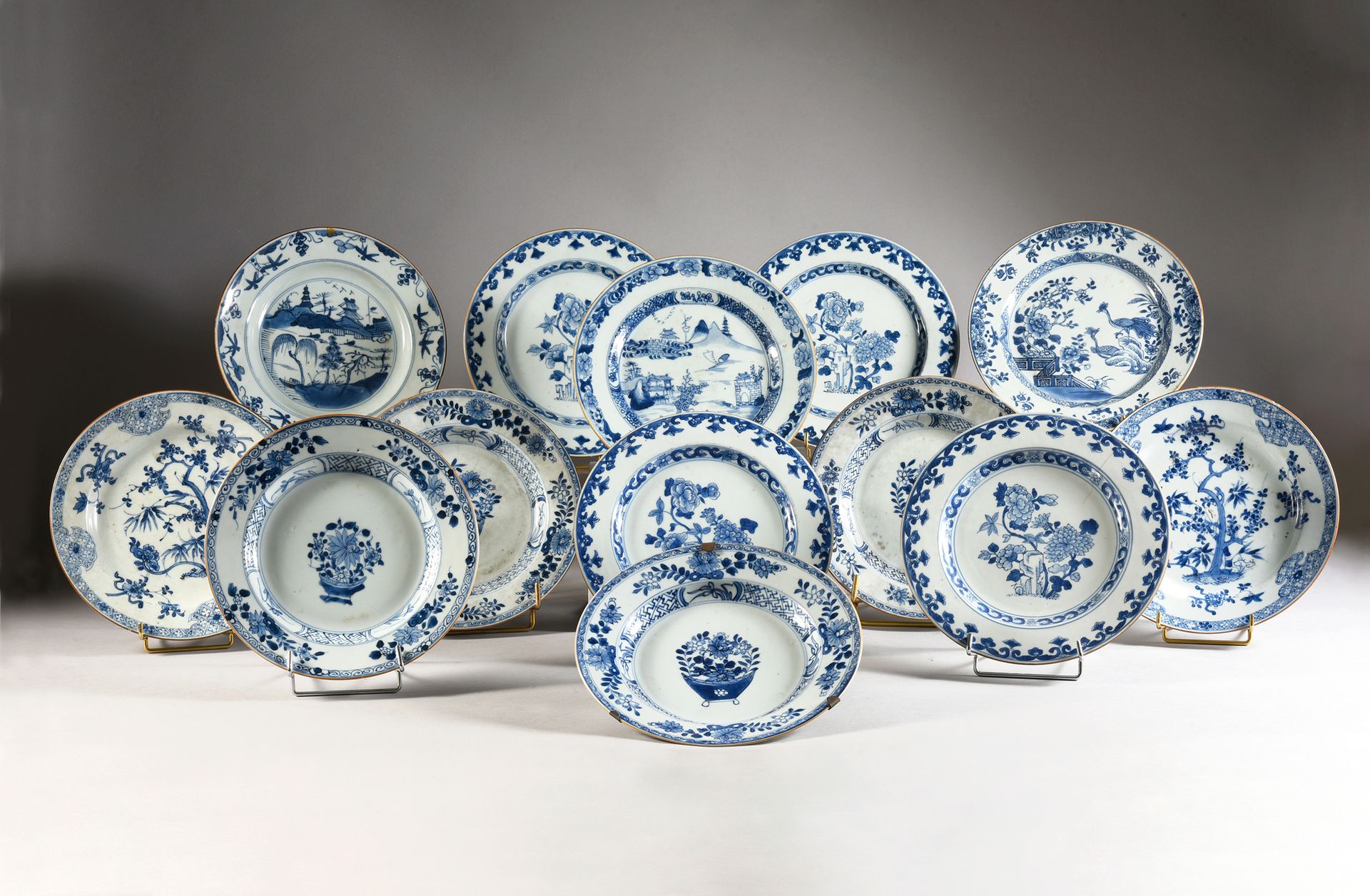 COMPAGNIE DES INDES 
Ensemble de 12 assiettes en porcelaine à décor de paysages &hellip;