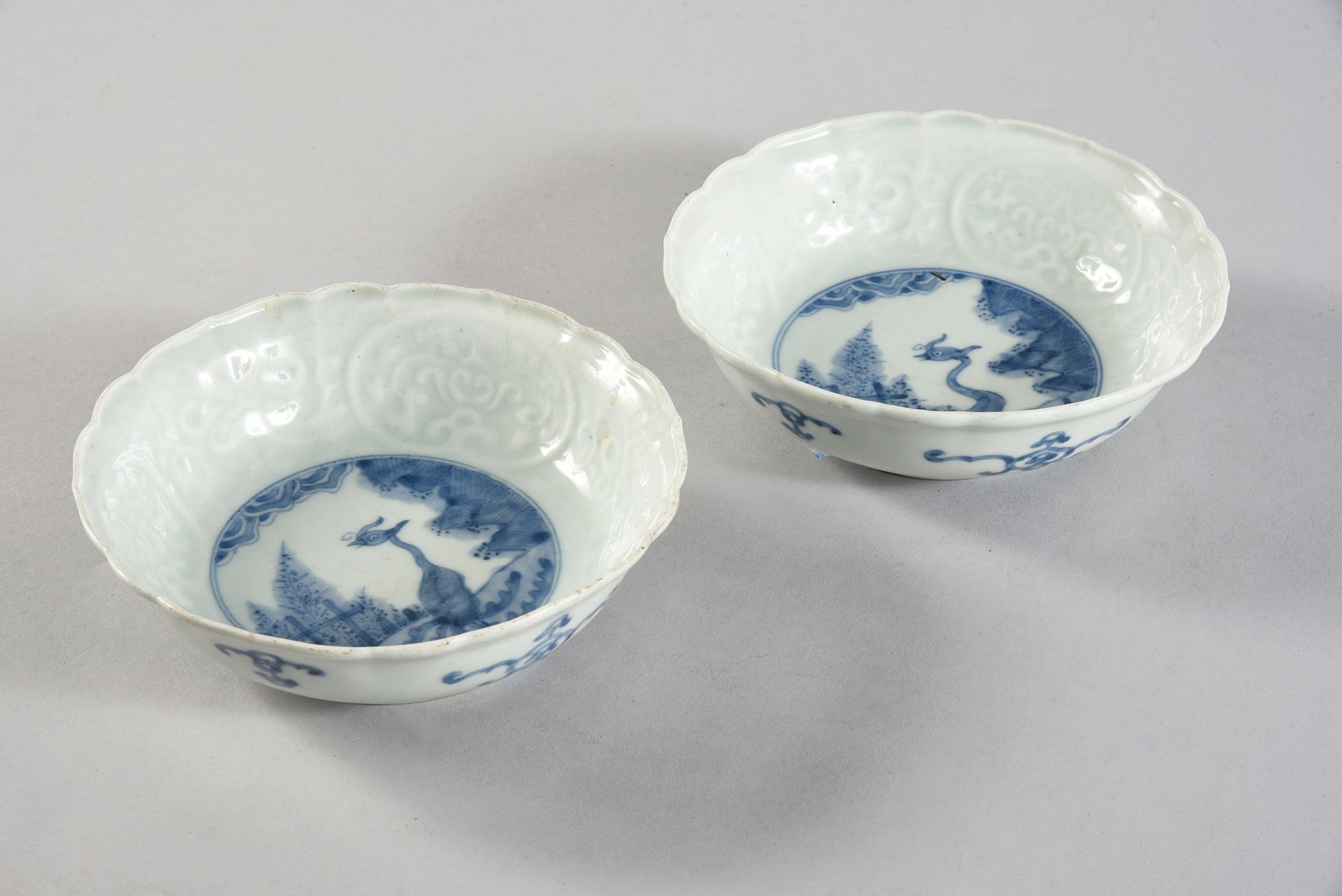 Null Paire de coupes en porcelaine de Chine à décor bleu et blanc sous couverte,&hellip;