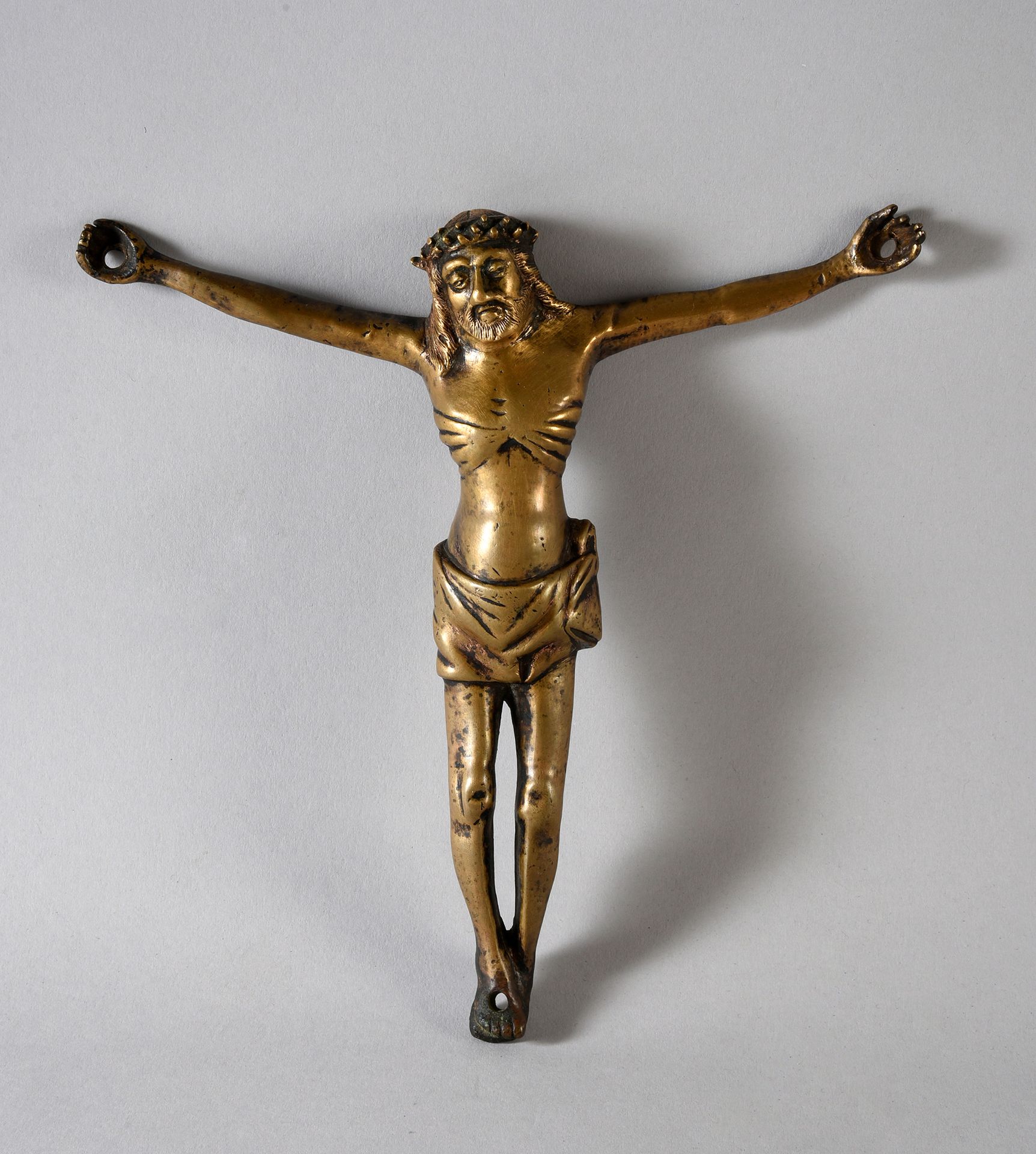 Ecole FRANÇAISE du XVe siècle 
Grand Christ en bronze à fonte creuse, tête ceint&hellip;