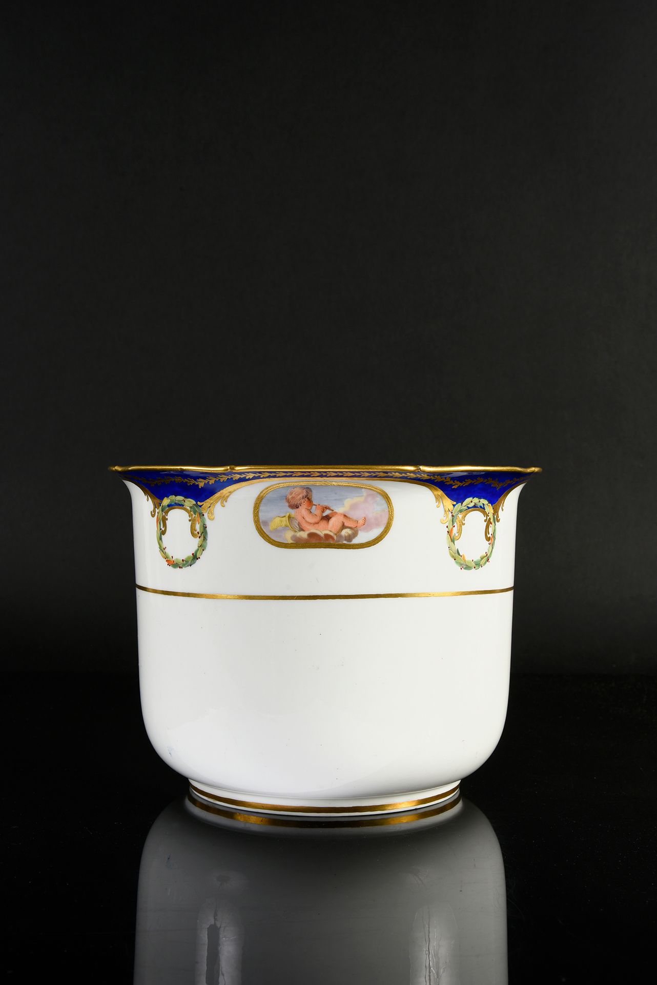 Null Mortier en porcelaine de Sèvres du XVIIIe siècle Vers 1773, marque en bleu &hellip;