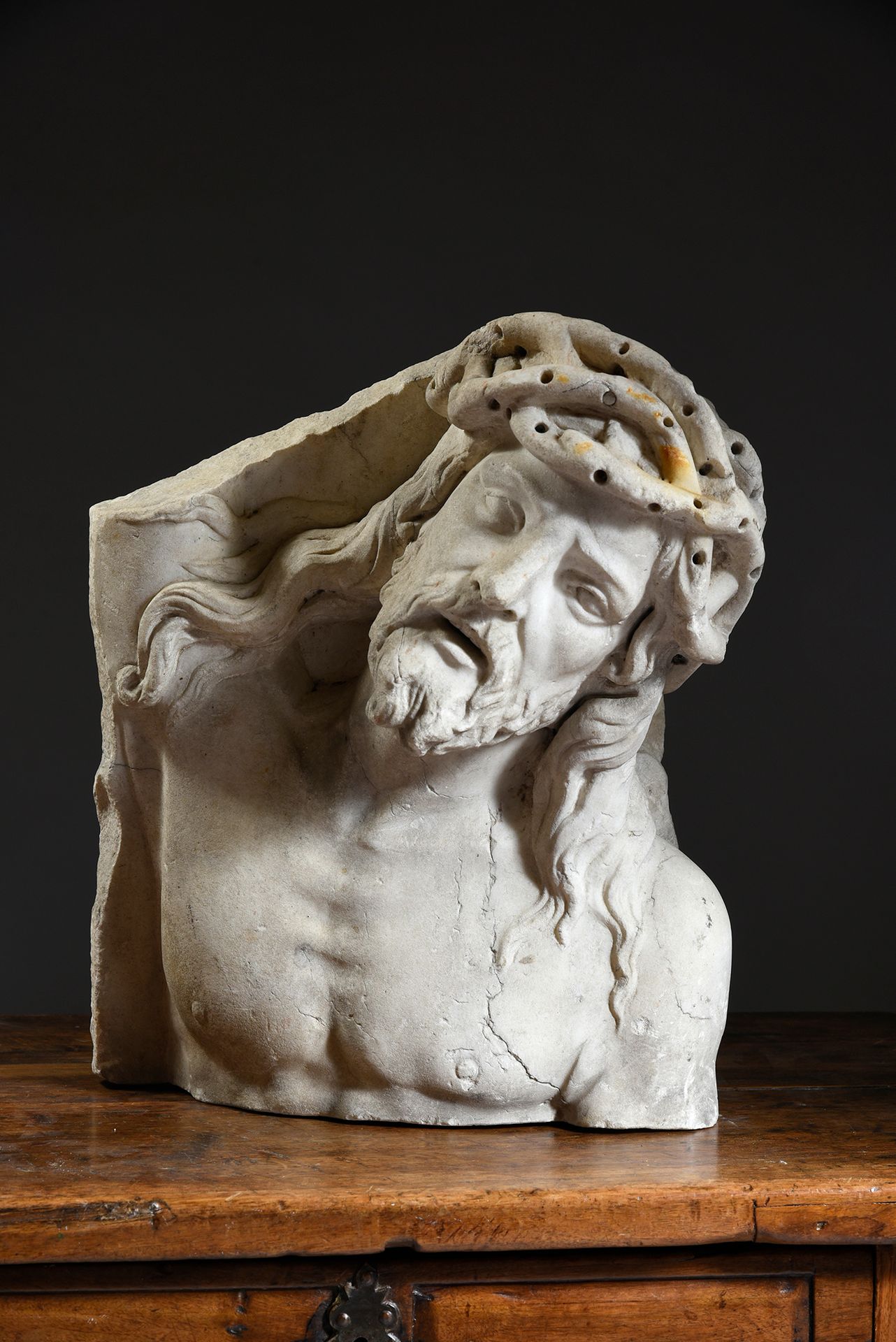 École Française du XVIIe siècle 
Buste de Christ de la flagellation en marbre sc&hellip;