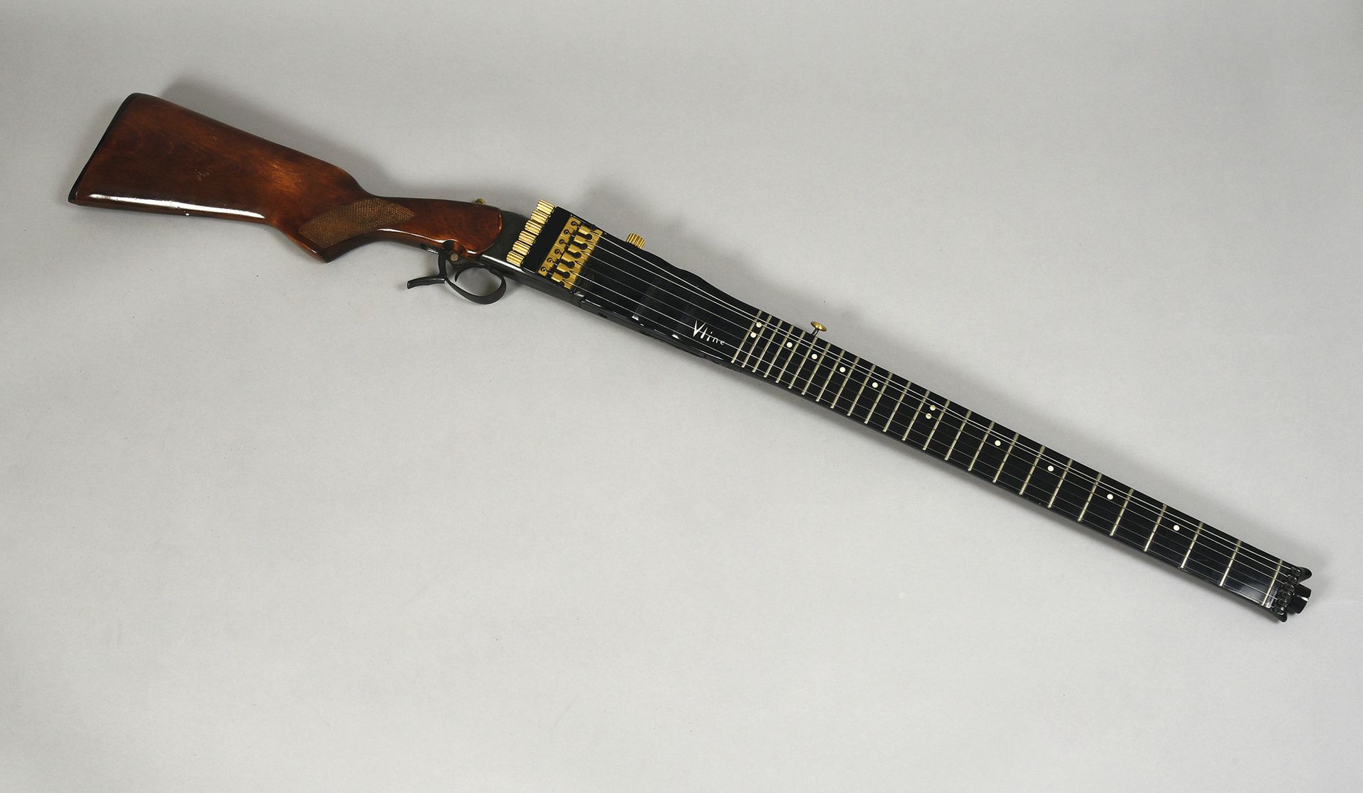 Null JOHNNY HALLYDAY (1943/2017): 1 Vline guitar-gun, created by Vincent Berton &hellip;