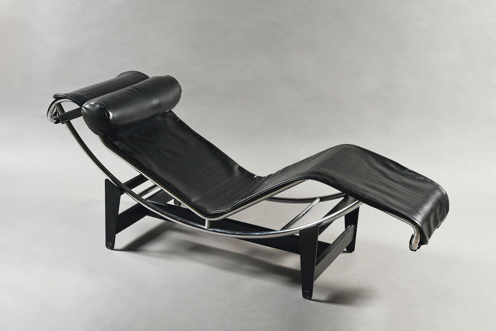 Null 克劳德-弗朗索瓦（1939/1978）。作家、作曲家和表演者。1张签名为Le Corbusier并由Cassina编辑的贵妃椅，属于Claude Fr&hellip;