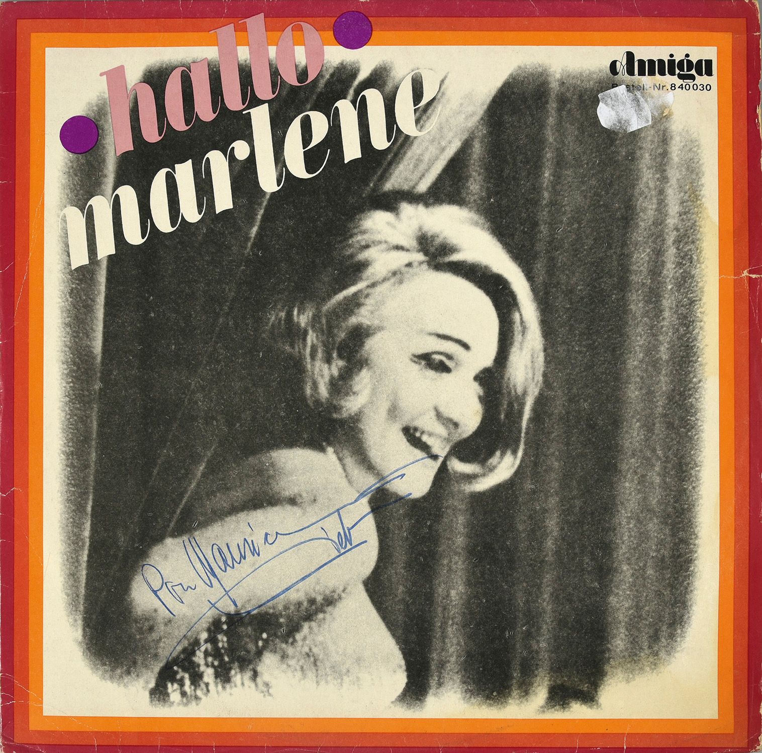 Null 玛琳-迪特里希（1901/1992）。德国歌手和女演员，已入籍美国。1张60年代末由玛琳-迪特里希签名的LP "Hallo Marlene"。