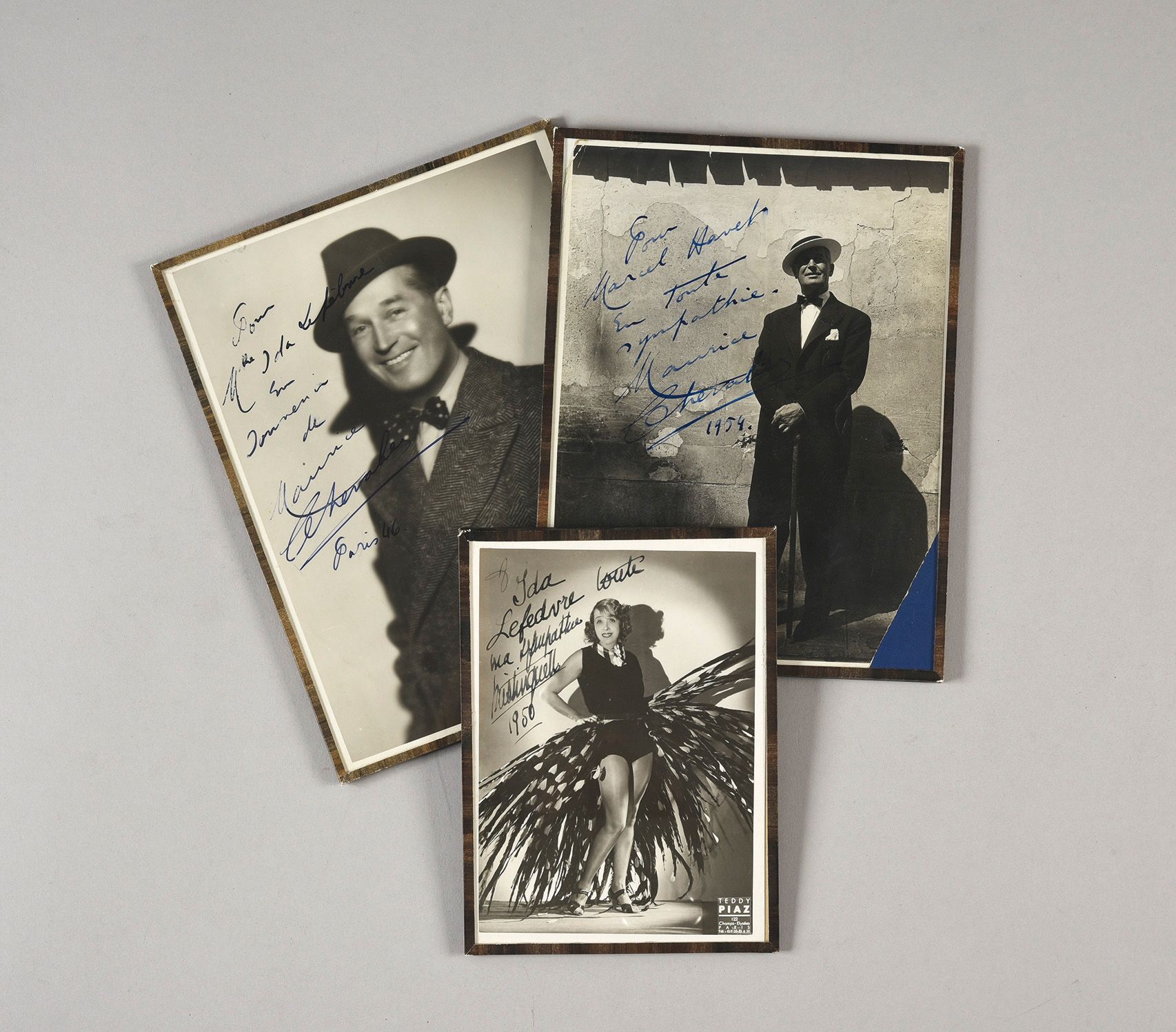 Null 莫里斯-谢瓦利埃（1888/1972） 歌手、演员、作家：一套2张莫里斯-谢瓦利埃的亲笔签名照片，送给40年代和50年代的两位著名旅游组织者。(格式1&hellip;