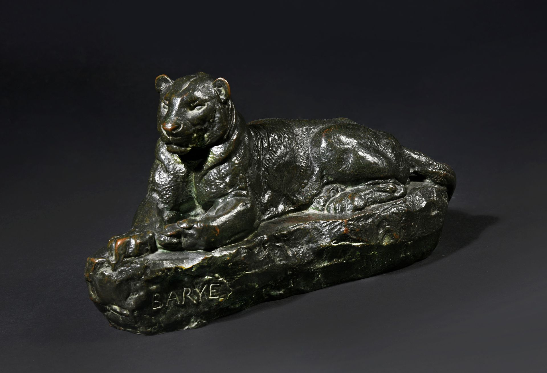 Antoine Louis BARYE (1796 - 1875) 印度豹n°2
青铜，有绿色的铜锈，在露台上有空心的签名，旧的铸造。
高：14厘米，长：28厘&hellip;