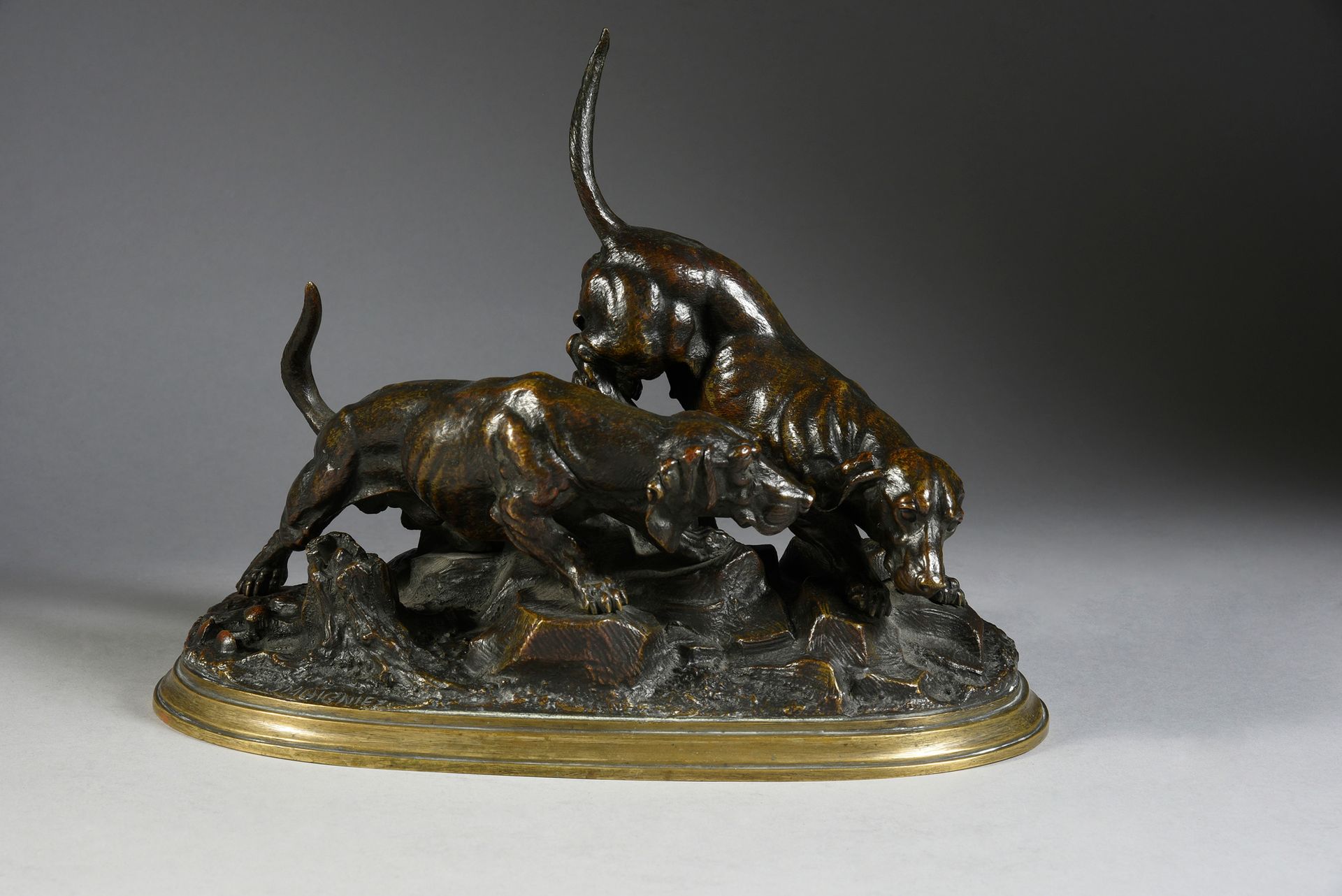 Jules moigniez (1835 - 1894) 两只巴吉特犬
青铜，有棕色阴影的古色古香，平台上有古老的签名。
高：21厘米，长：27.5厘米。