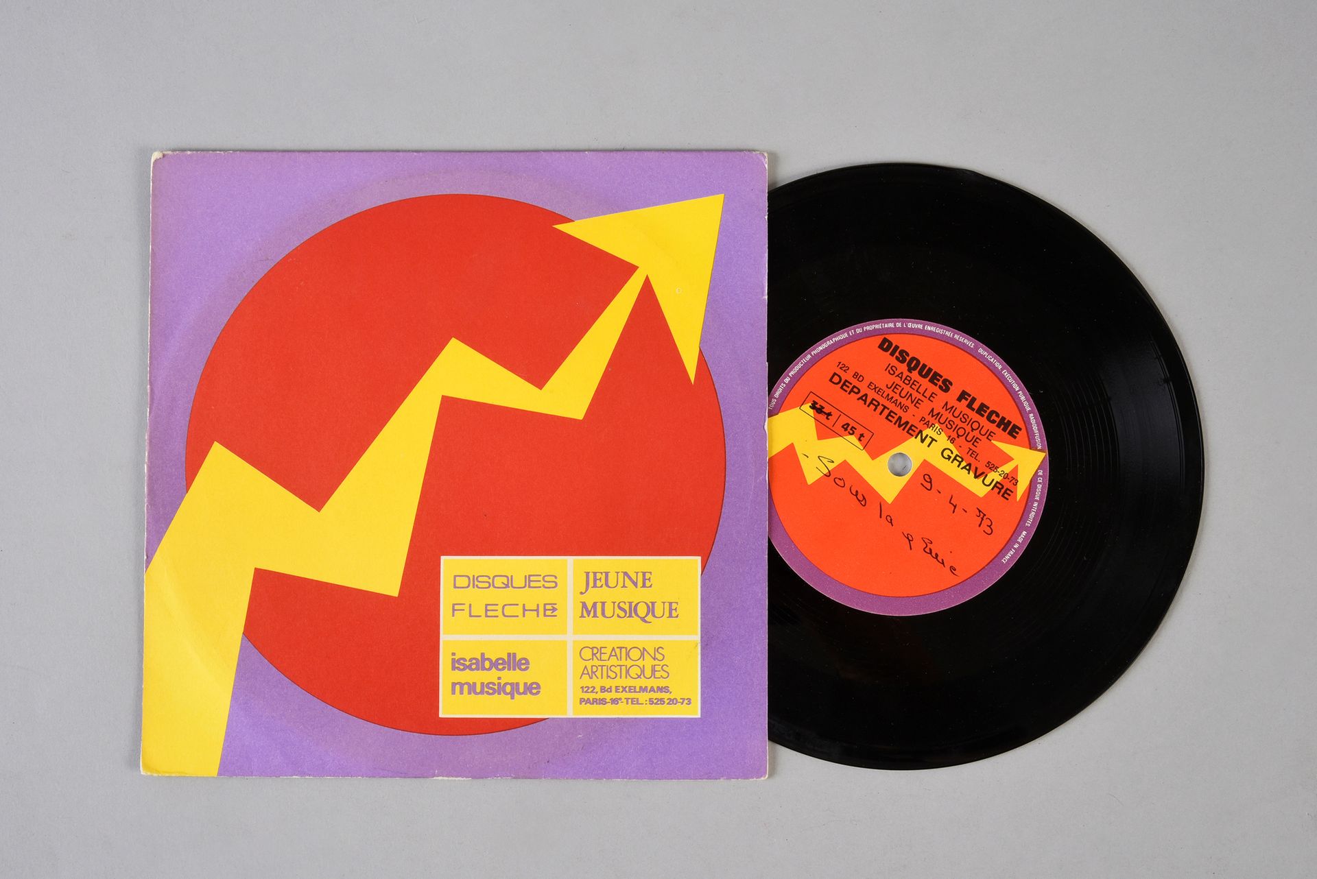 Null CLAUDE FRANCOIS: 1张爱丽丝-多纳的歌曲《Sous la pluie》的醋酸唱片，录制于1973年4月9日。45转格式的雕刻盘，装在带&hellip;