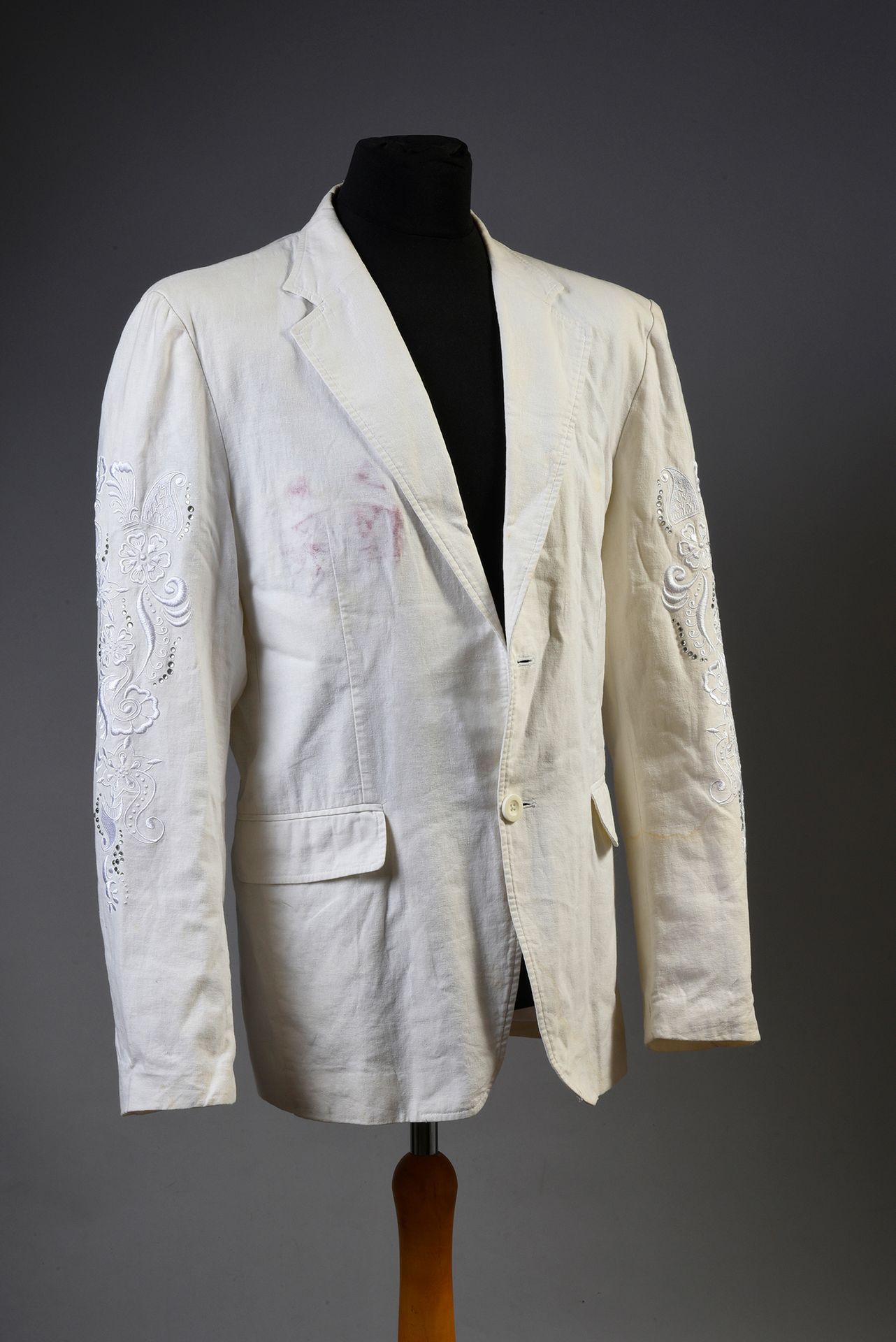 Null JOHNNY HALLYDAY: 1件白色棉质夹克，来自 "RG 512 "品牌，由Johnny Hallyday购买并穿着。尺寸XL，2个带盖的低口&hellip;