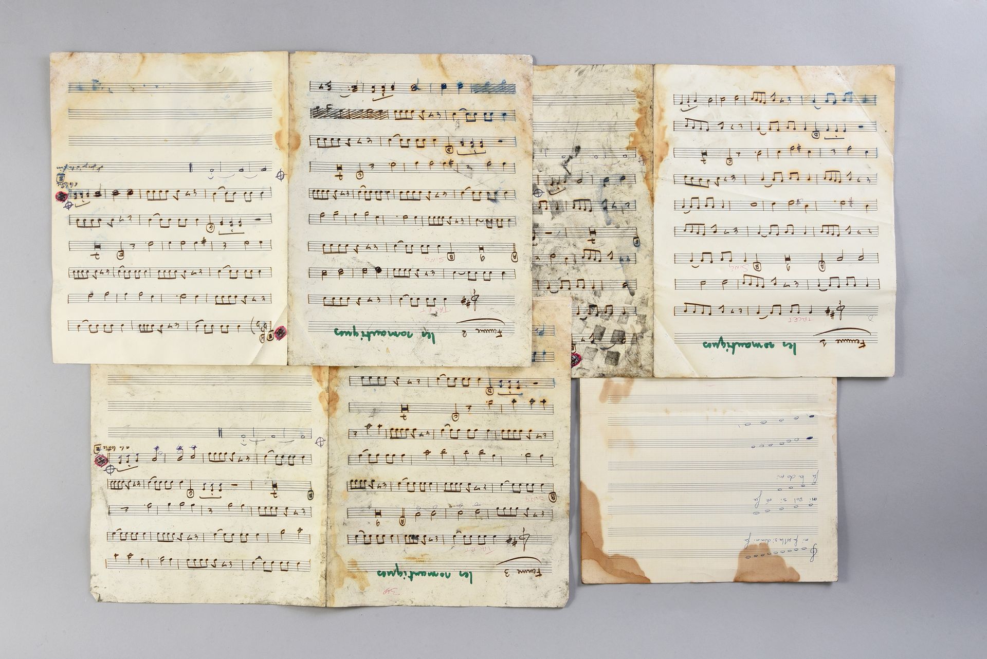 Null 阿兰-巴颂：作家、作曲家和表演者。1套阿兰-巴颂1968年创作的歌曲《Les romantiques》的原始手写乐谱。附上1张由阿兰-巴颂创作的手写乐&hellip;