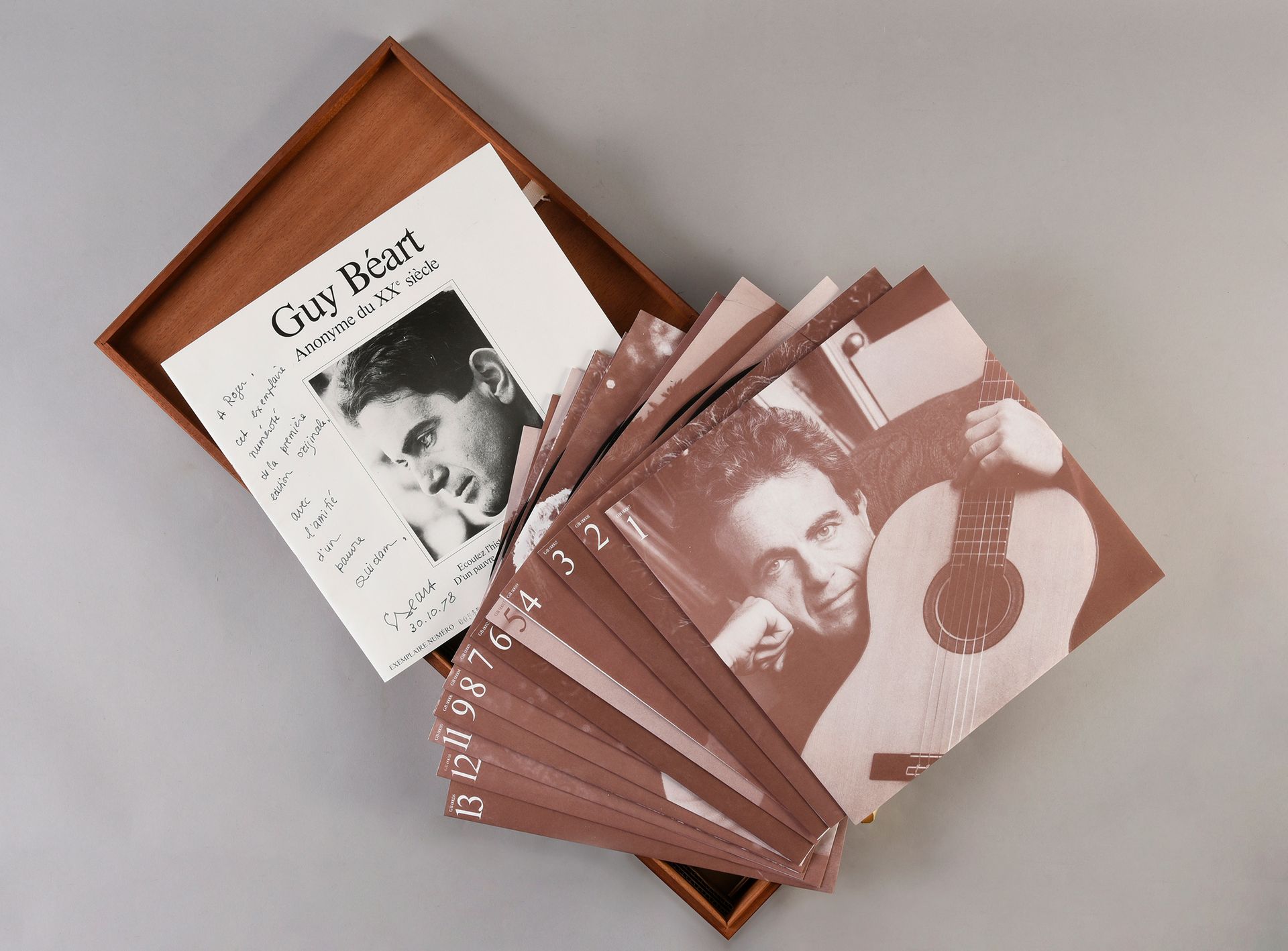 Null GUY BEART: 1 Holzkiste mit 13 LPs von Guy Béart (Werke von 1957 bis 1978) u&hellip;
