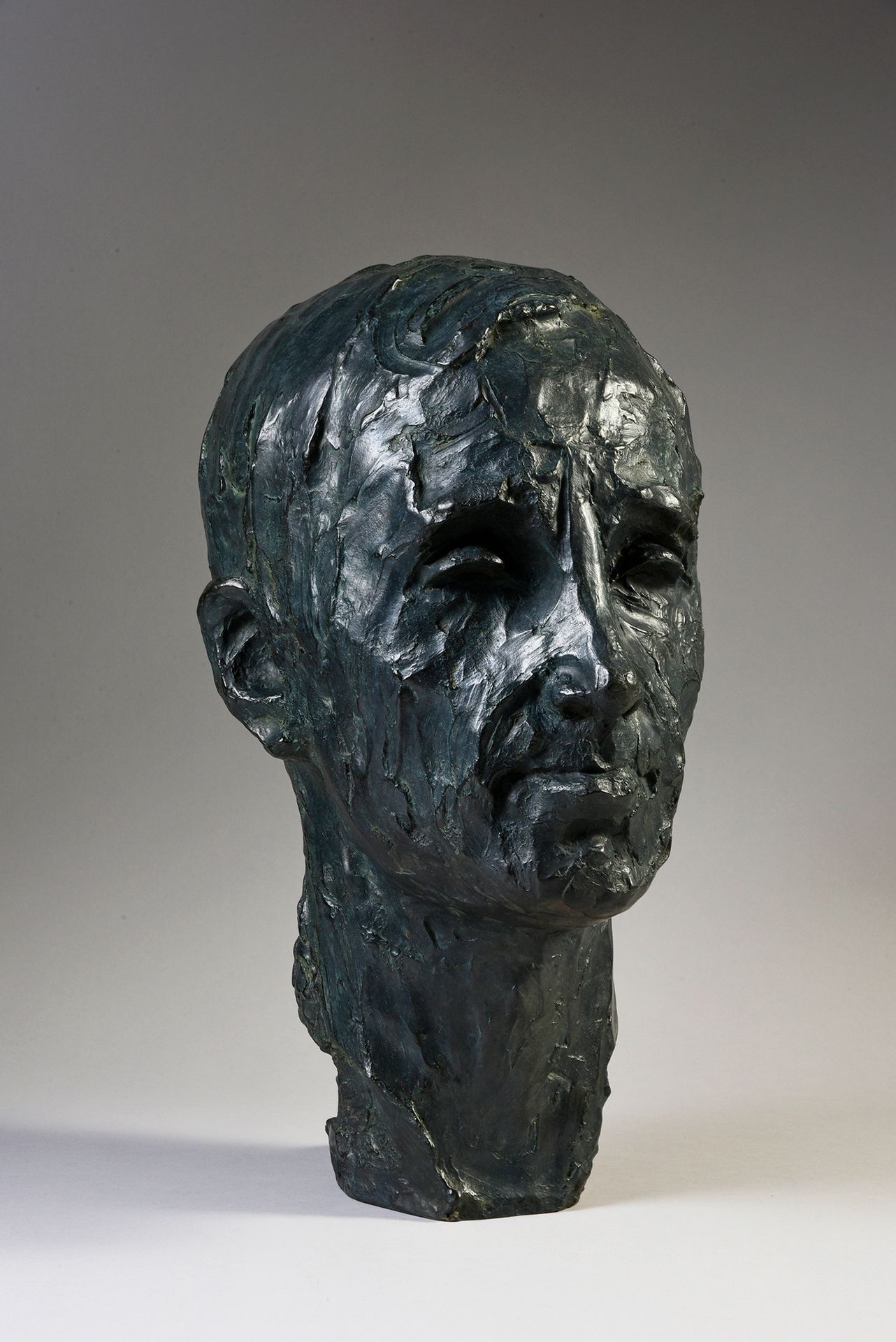 Null CHARLES AZNAVOUR (1924/2018) : 1 buste en bronze du visage de Charles Aznav&hellip;