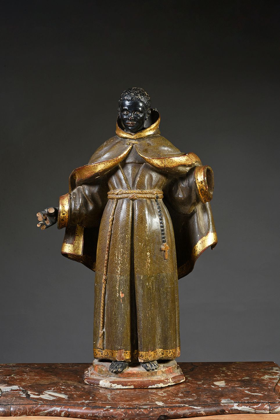 Null Saint Benoît de Palerme en bois sculpté, polychromé et doré, yeux en verre.&hellip;