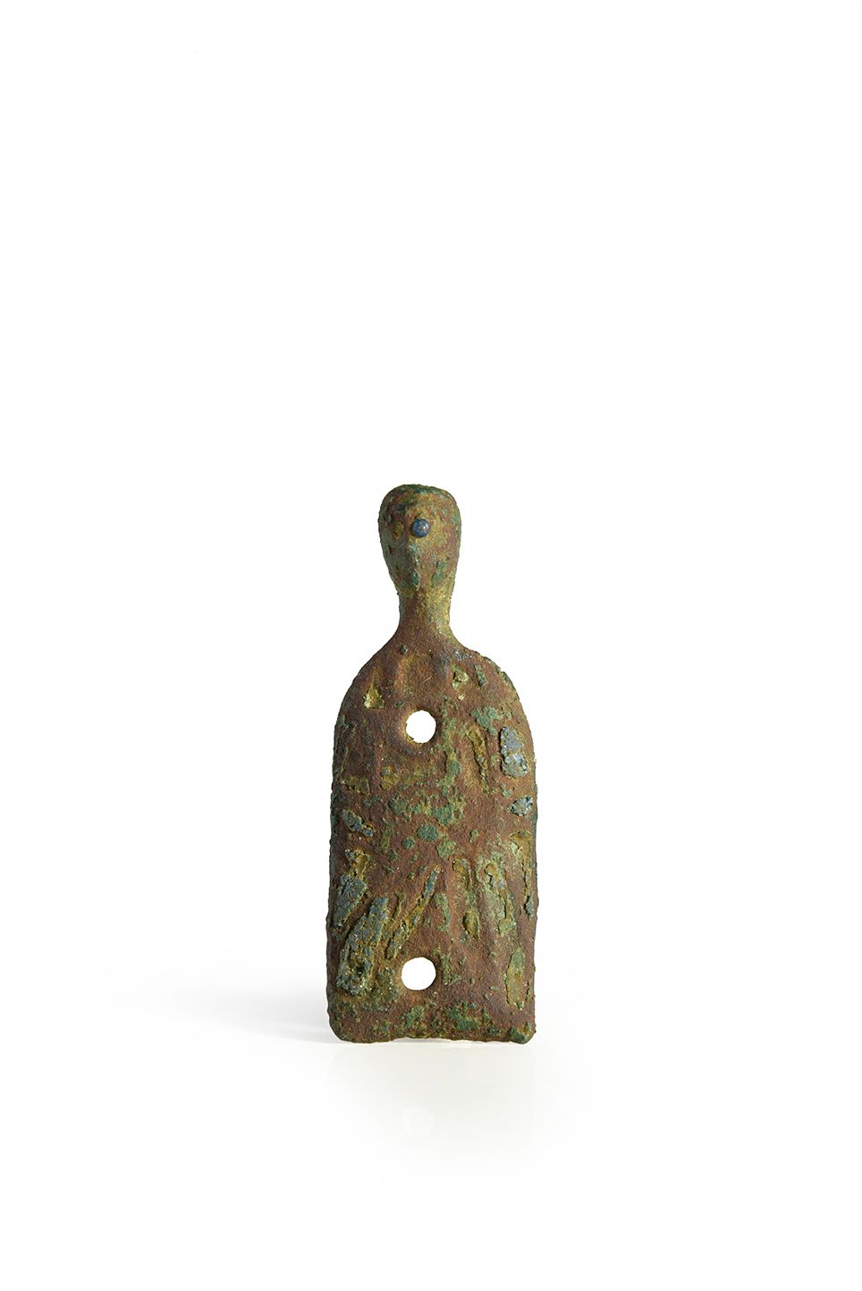 Null 古铜色的重塑，champlevé和珐琅的狩猎娃娃，玻璃眼睛。
利摩日，13世纪上半叶H.5.8厘米
 （氧化，缺失部分）
出处：前私人收藏，奥弗涅州