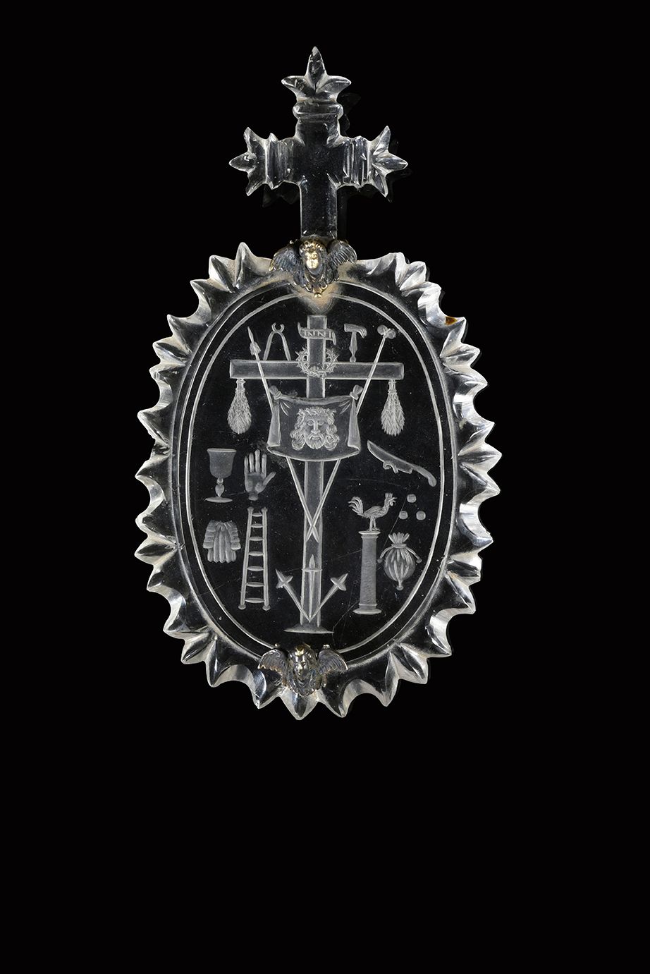 Null Arma Christi: Reliquienmedaillon aus Bergkristall in ovaler Form mit Kontur&hellip;