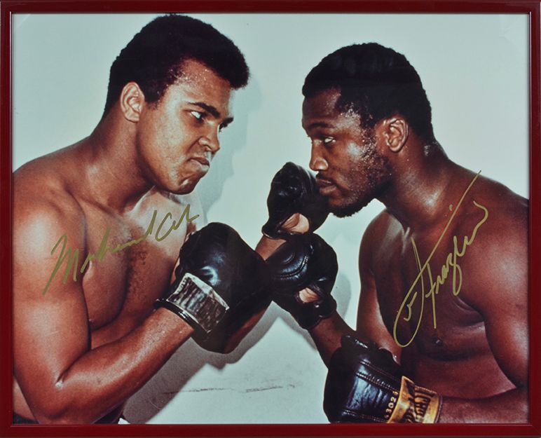 Null Muhammad Ali et Joe Frazier. Photo couleur des 2 boxeurs pour la présentati&hellip;