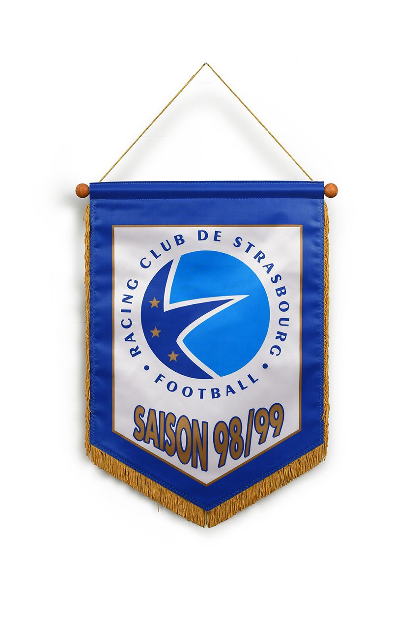 Null Banderín del Racing Club de Estrasburgo para la temporada 1998-1999 con la &hellip;