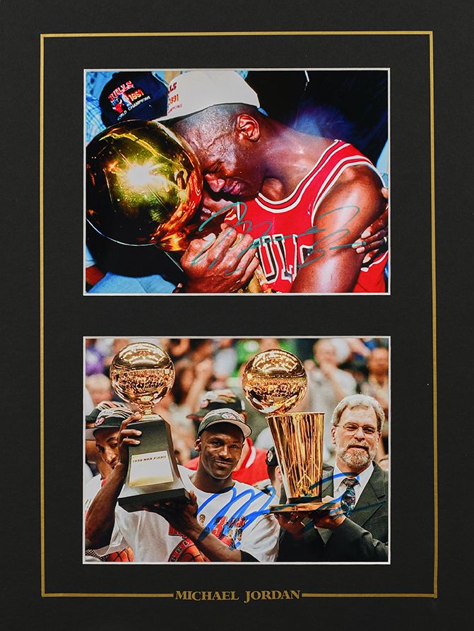 Null 迈克尔-乔丹。一套2张照片，由芝加哥公牛队球衣下的球员亲笔签名，他与公牛队一起赢得了6个NBA冠军头衔，并6次成为总决赛MVP。彩色照片。格式为15x&hellip;