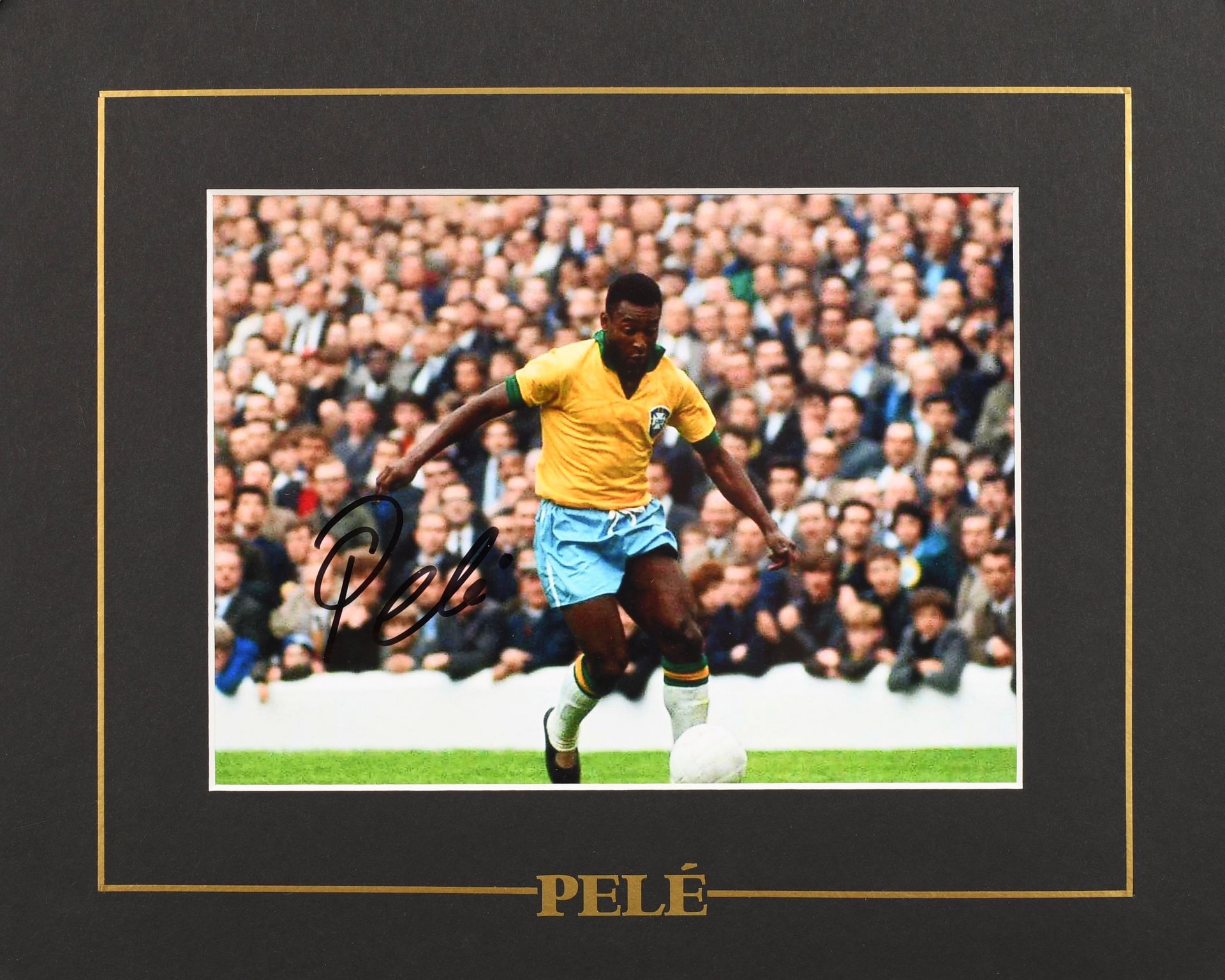 Null Pelé. Photo autographiée par le joueur sous le maillot de l'Équipe National&hellip;