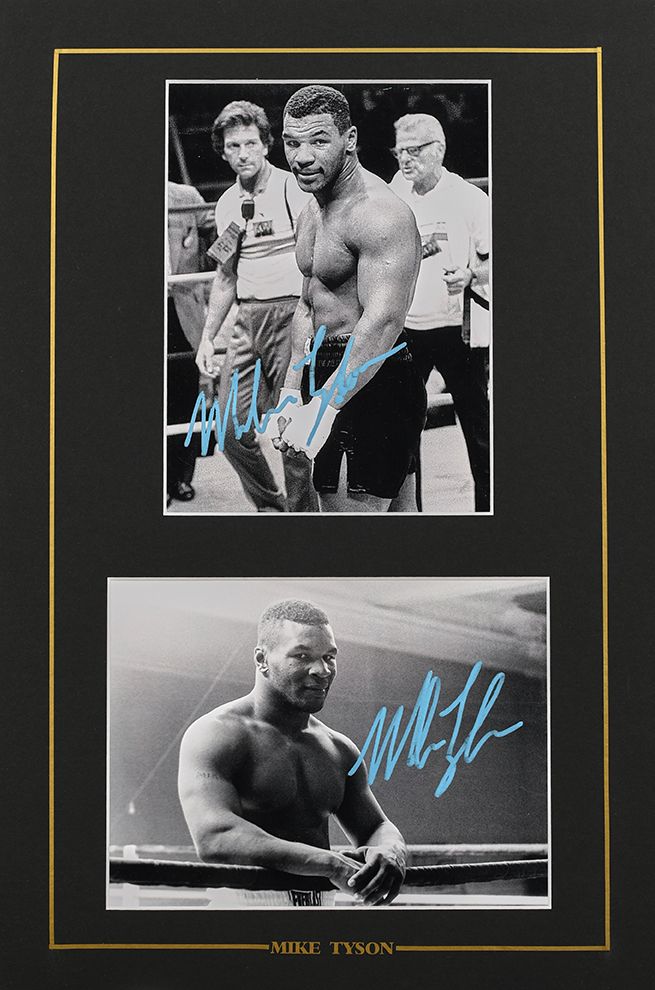 Null 迈克-泰森。一套2张由拳击手亲笔签名的照片。多个WBC、WBA和IBF世界重量级冠军。彩色照片。每个尺寸为15x20厘米，装在32x47厘米的框架内。