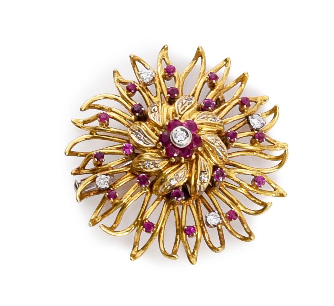 Null 750金丝花形胸针，镶有8/8钻石和小红宝石。
1960年代的意大利作品
D．3.8 cm
毛重：13.6 g