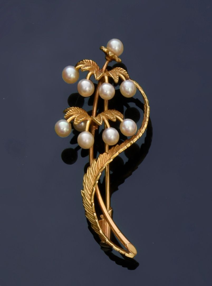 Null Brosche aus 750er Gold, stilisiert eine Blume, die mit kleinen Perlen verzi&hellip;