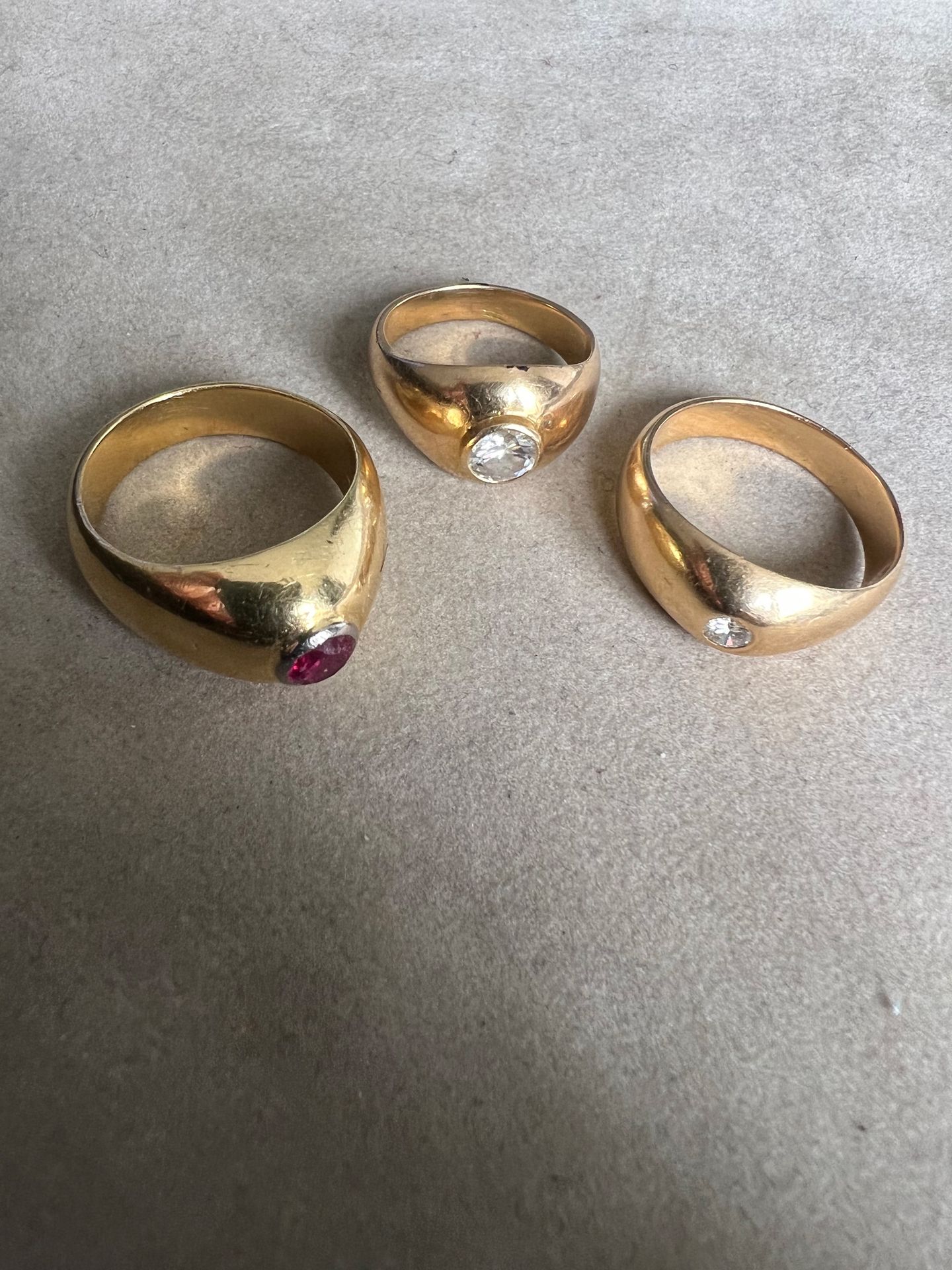 Null Lot of three gold rings, set with diamonds (0.4 ct and 0.05 ct) and a synth&hellip;