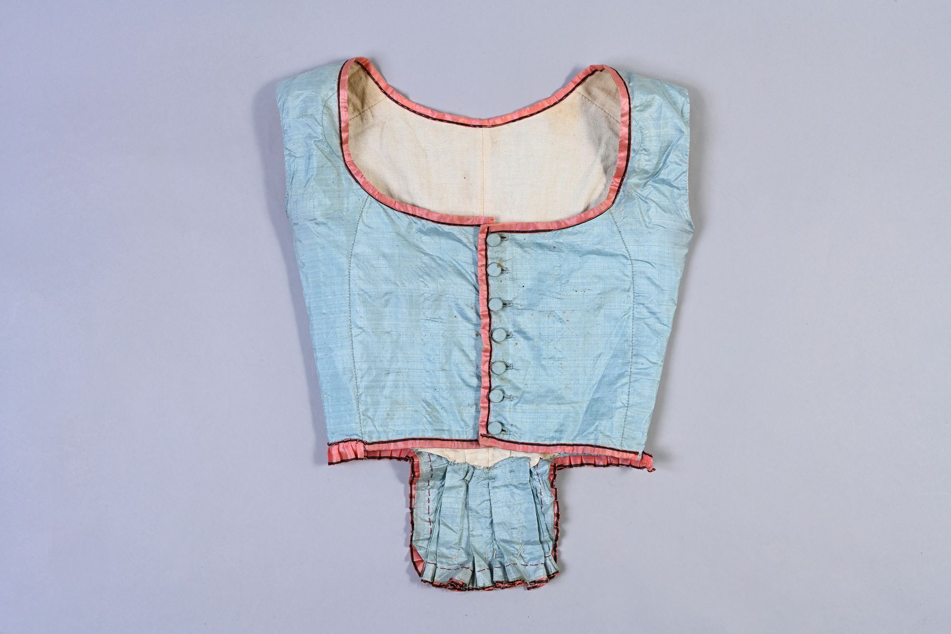 Null Corsage de robe, fin du XVIIIe siècle, corps de robe souple boutonné à basq&hellip;
