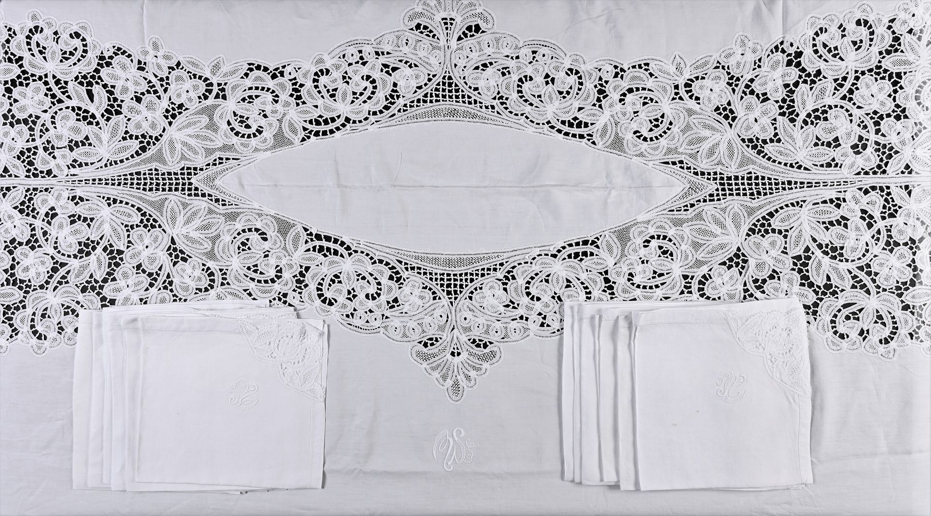 Null Table service, tablecloth and napkins in thread and lace, mid 20th century.&hellip;