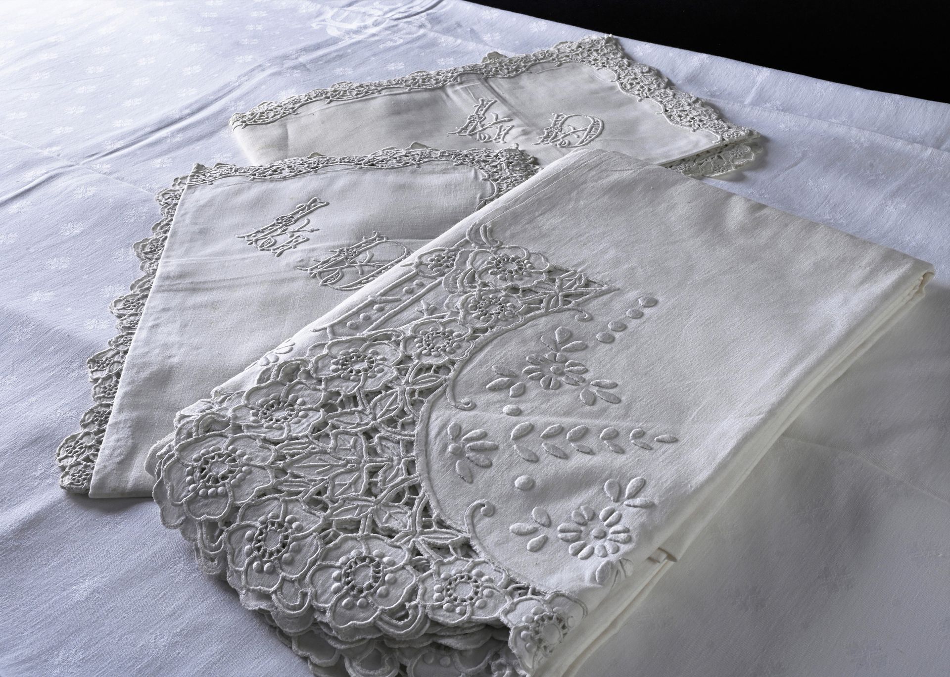 Null Set of bed sheet and pillowcases, embroidery Richelieu, 1st half of the twe&hellip;