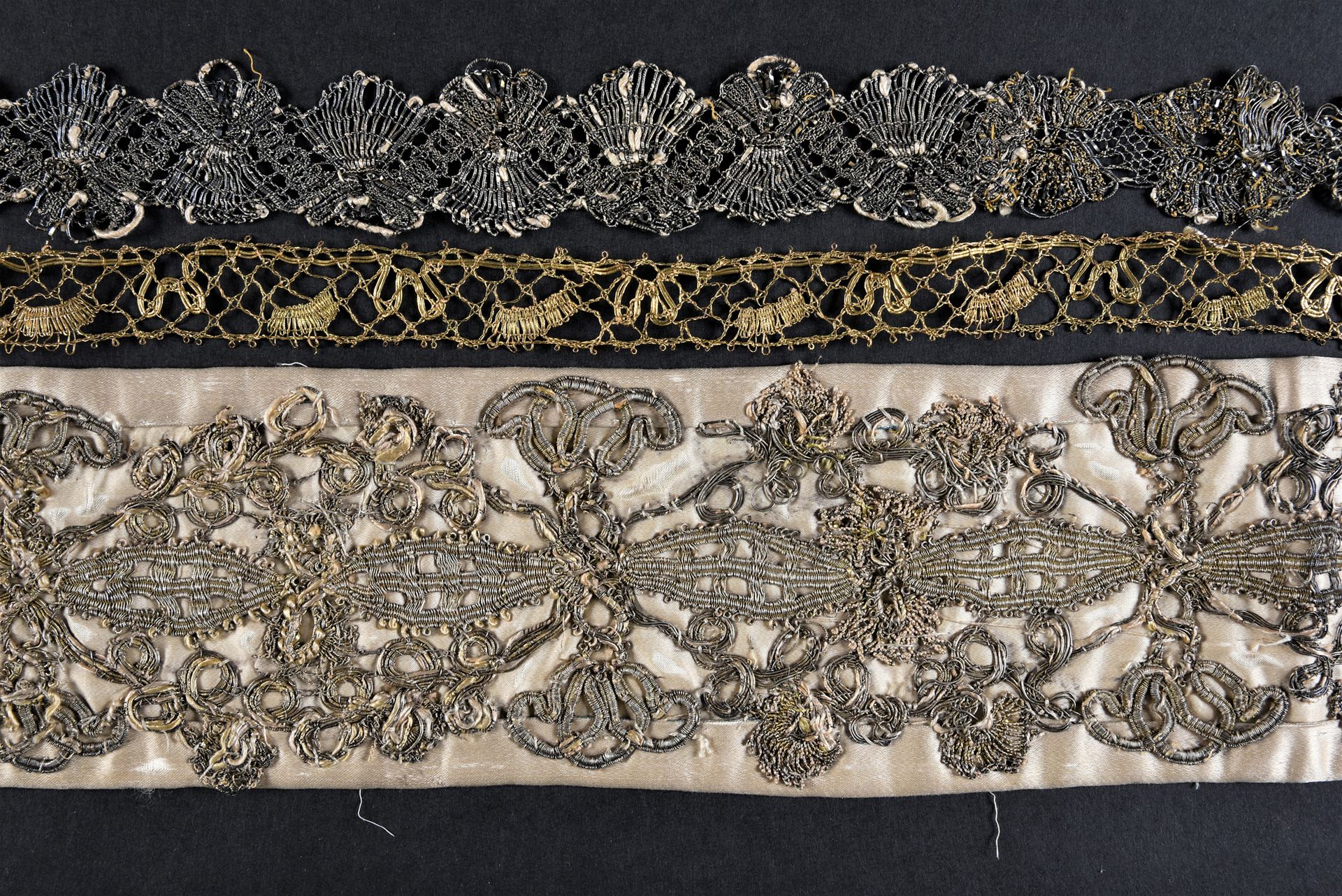 Null Metallic bobbin lace, polychrome cut point, 17th and 19th century.

Three b&hellip;