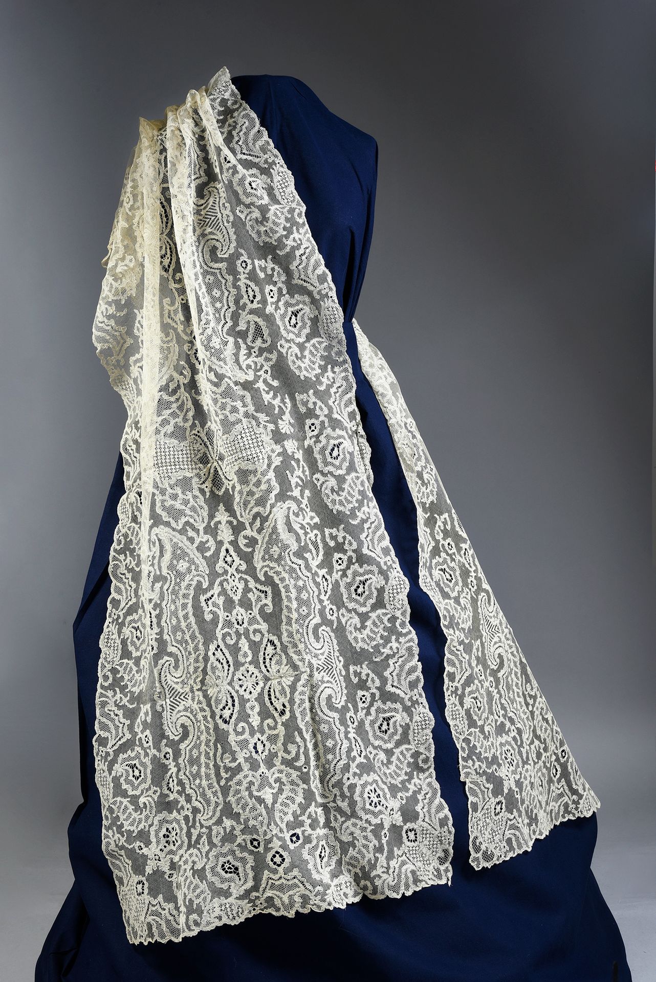 Null Large bobbin lace stole, Buckinghamshire, 2nd half of the 19th century.

Co&hellip;