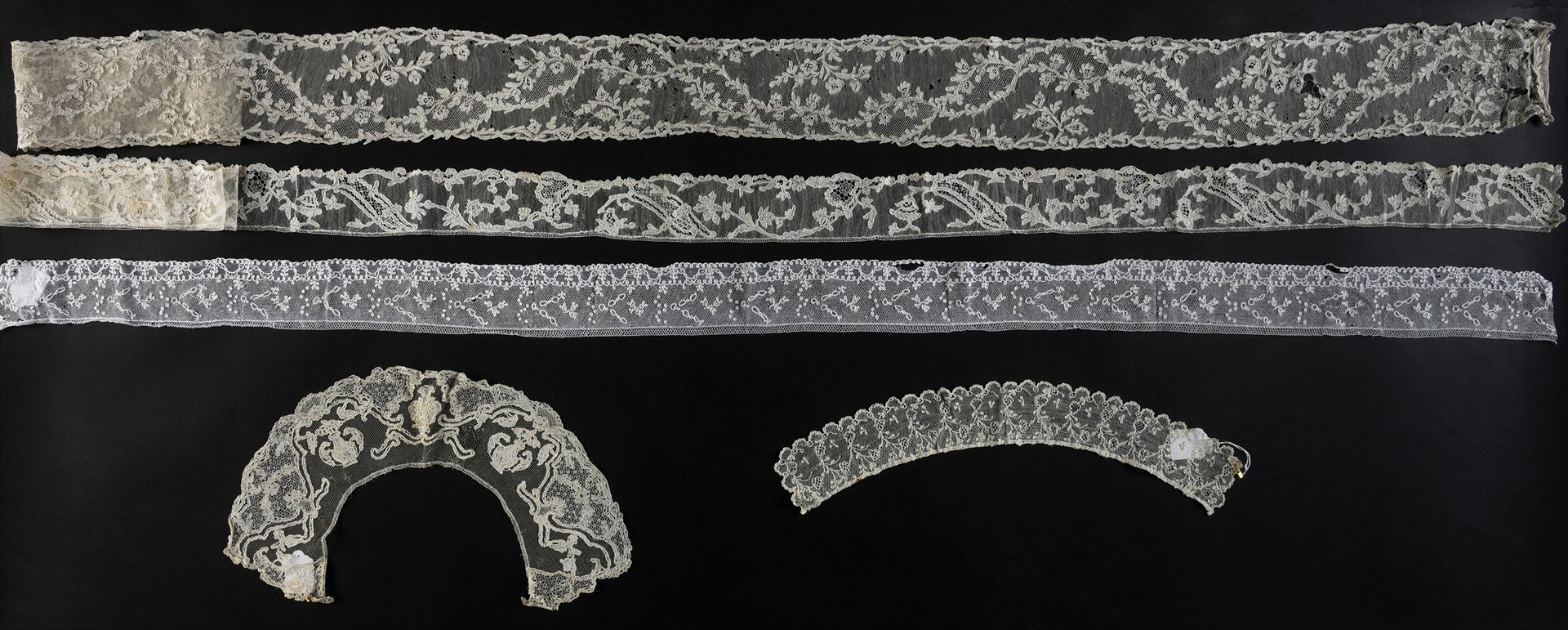 Null 阿朗松花边龙骨和边框，针刺，约1750-70。

长龙骨和边框用针细细装饰，起伏的花环装满了花和叶子，并以各种点的卡图为点缀，包括边框的Argente&hellip;