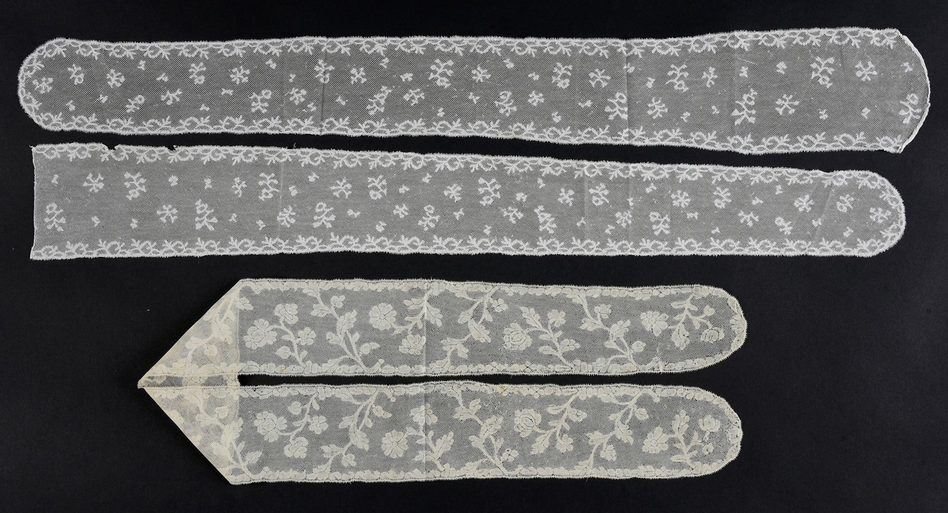 Null A beard and a pair of bonnet beards, Valenciennes, bobbin lace, 1760-70 and&hellip;