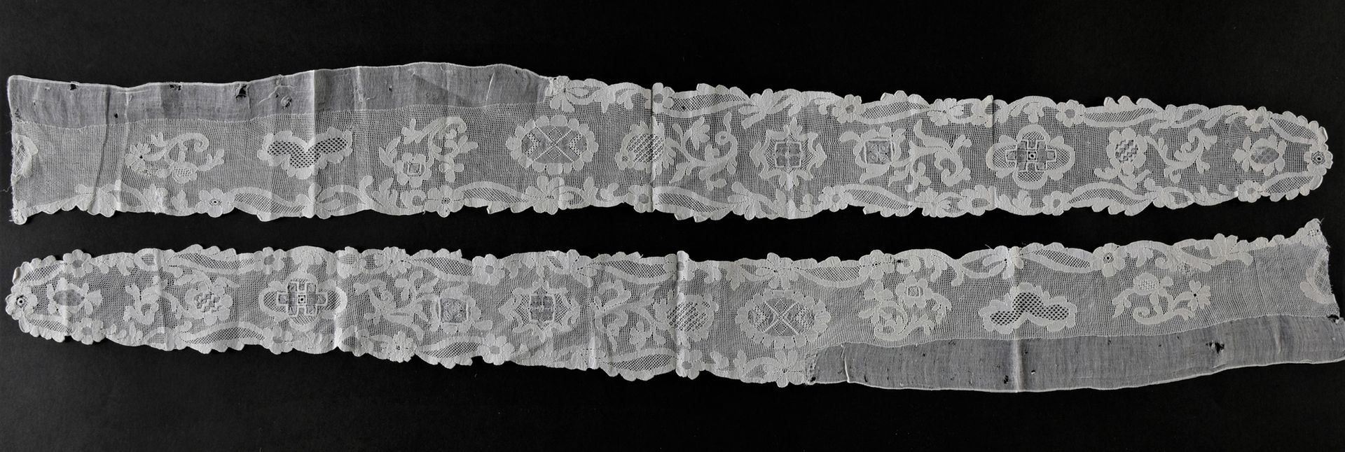 Null Ein Paar weiß bestickte Bärte, um 1750-60.

Bärte und Passe, nordeuropäisch&hellip;