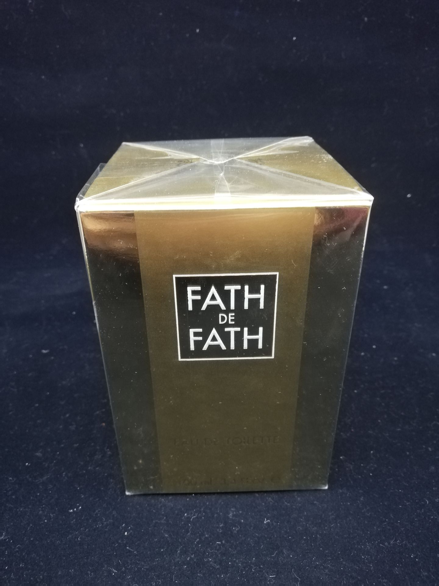 Null 雅克-法特--"法特-德-法特" - (1953)

呈现在其玻璃纸标题的纸板盒中，瓶子里有100毫升的淡香水。