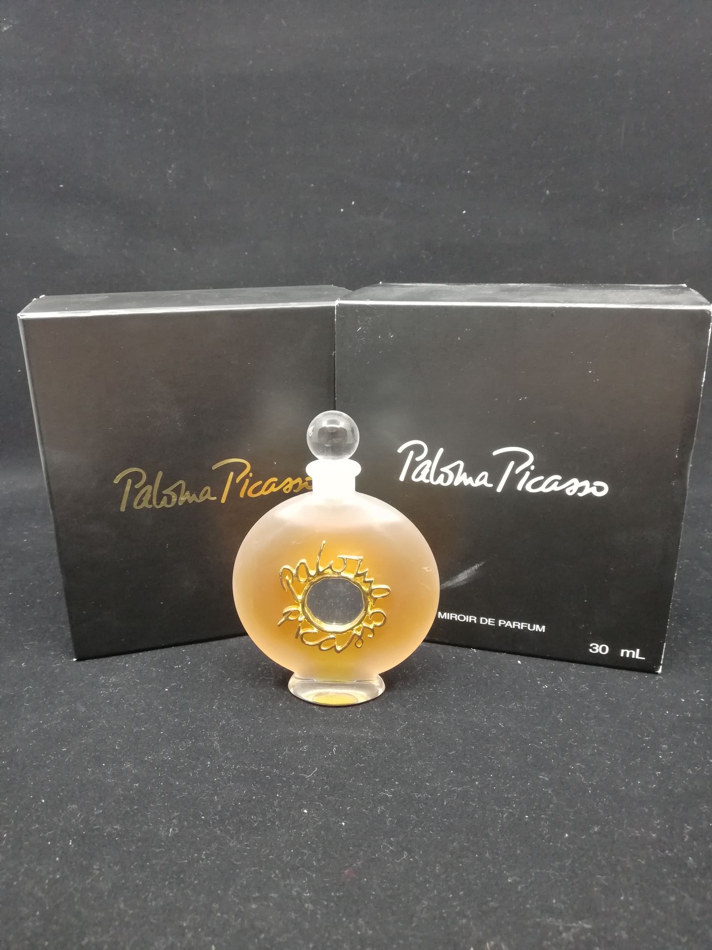 Null 帕洛玛-毕加索 - (1990年代)

Miroir de Parfum "版本的瓶子编号为1238/1500，含有30毫升的精华，装在一个黑色的纸盒&hellip;