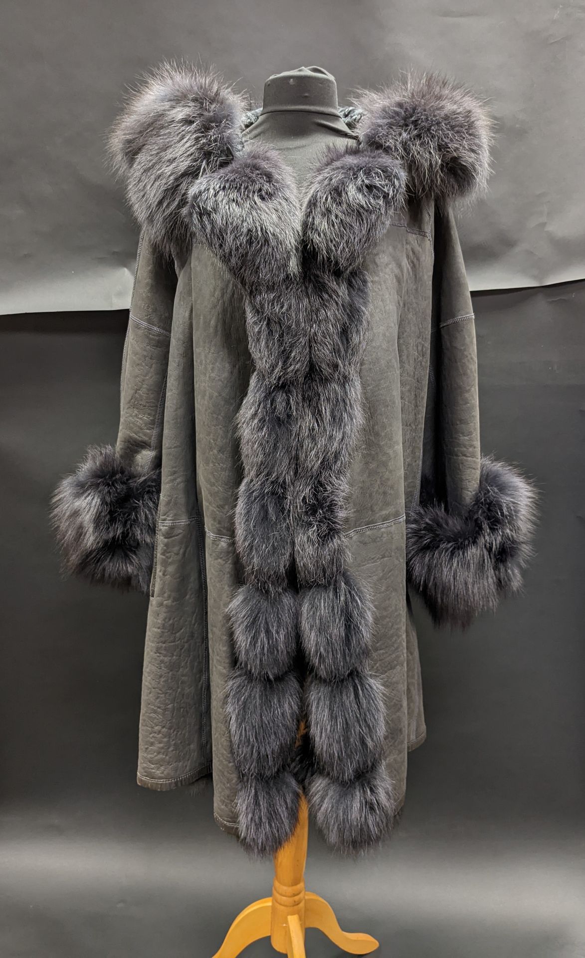 Null CHRISTIAN DIOR BOUTIQUE FOURRURE PARIS, grande cappotto in pelle di agnello&hellip;