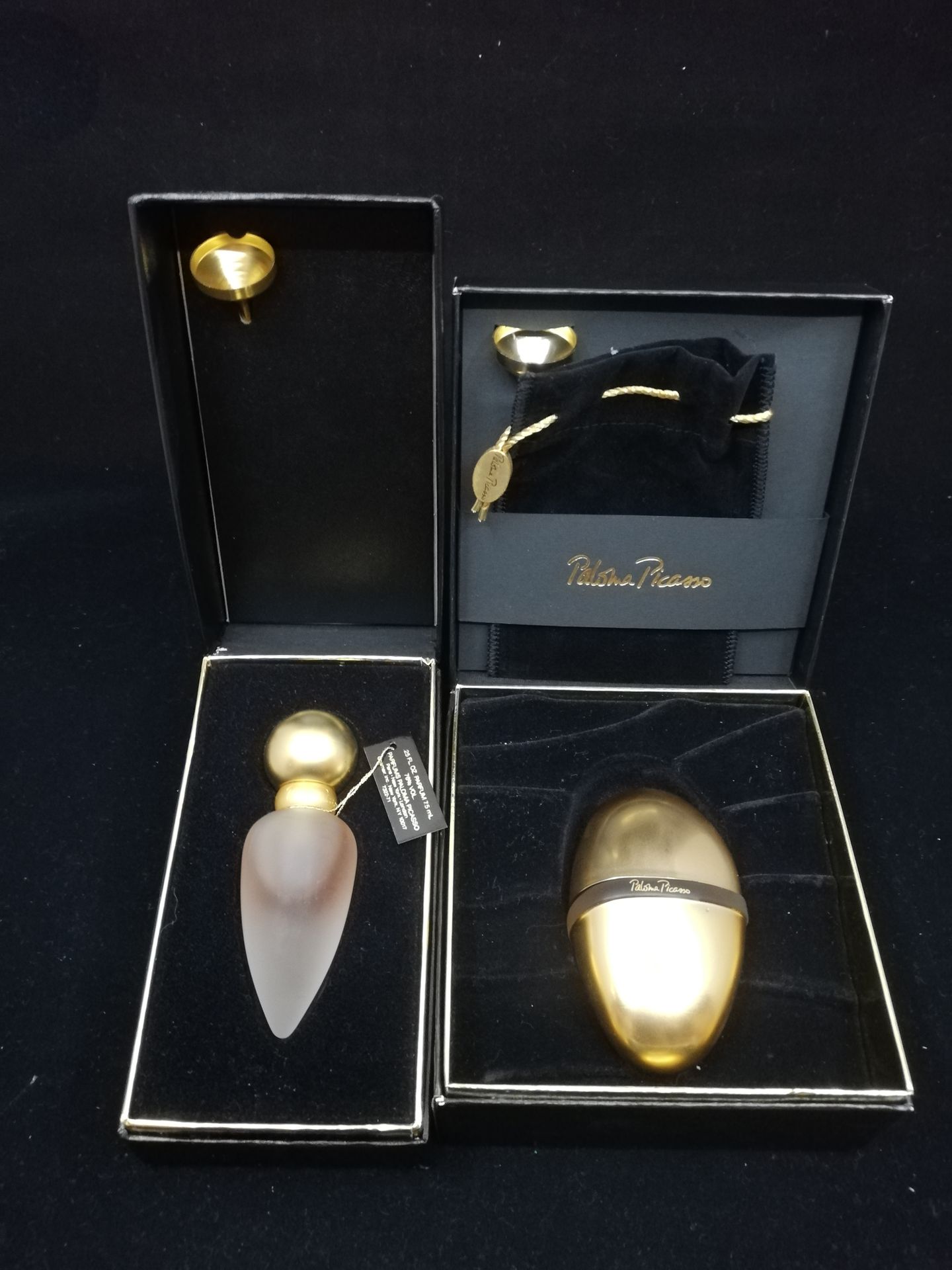 Null Paloma Picasso - (1990's)

Lot including the spray bottle "pebble of perfum&hellip;