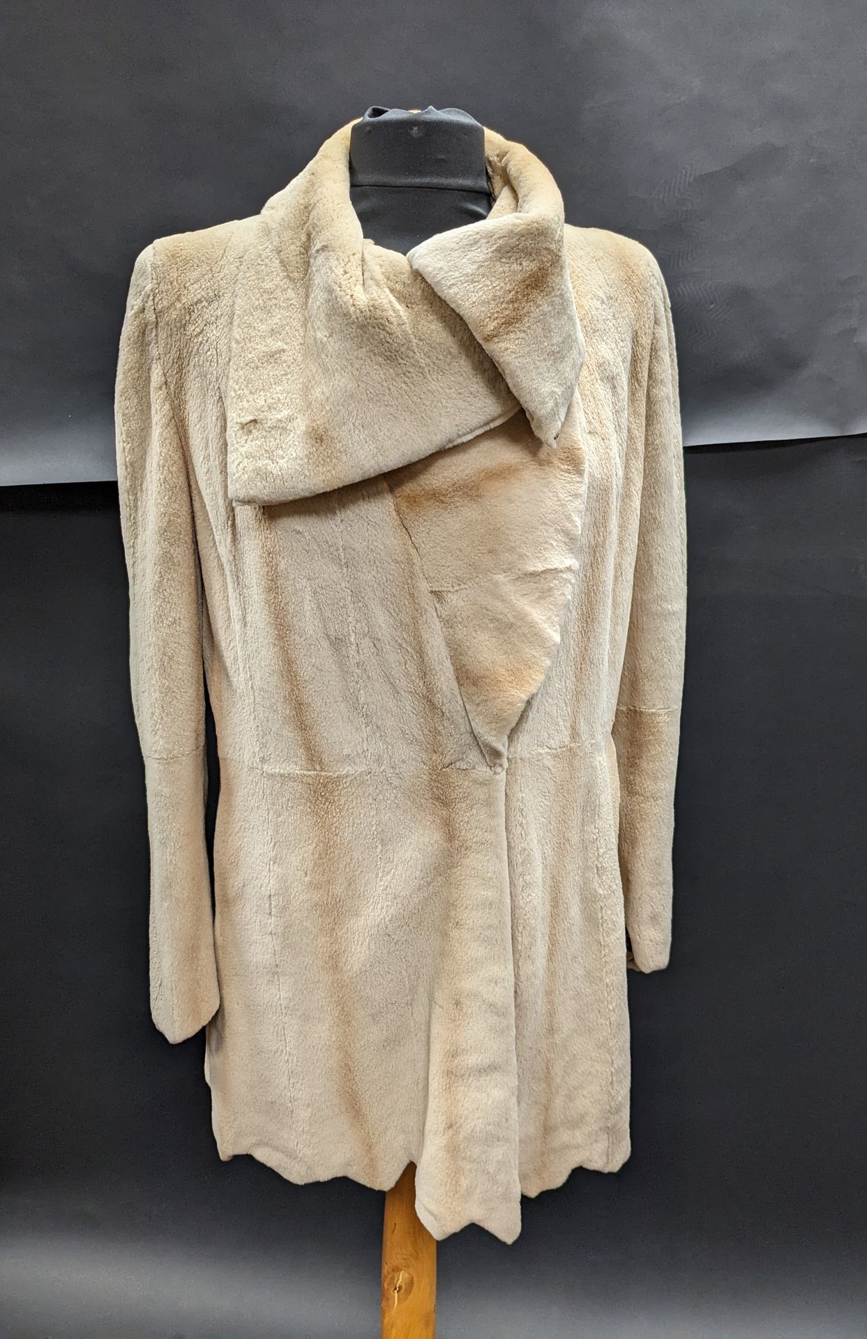 Null G.R FISCHELIS, abrigo de visón afeitado color crema, forro de tela de leopa&hellip;