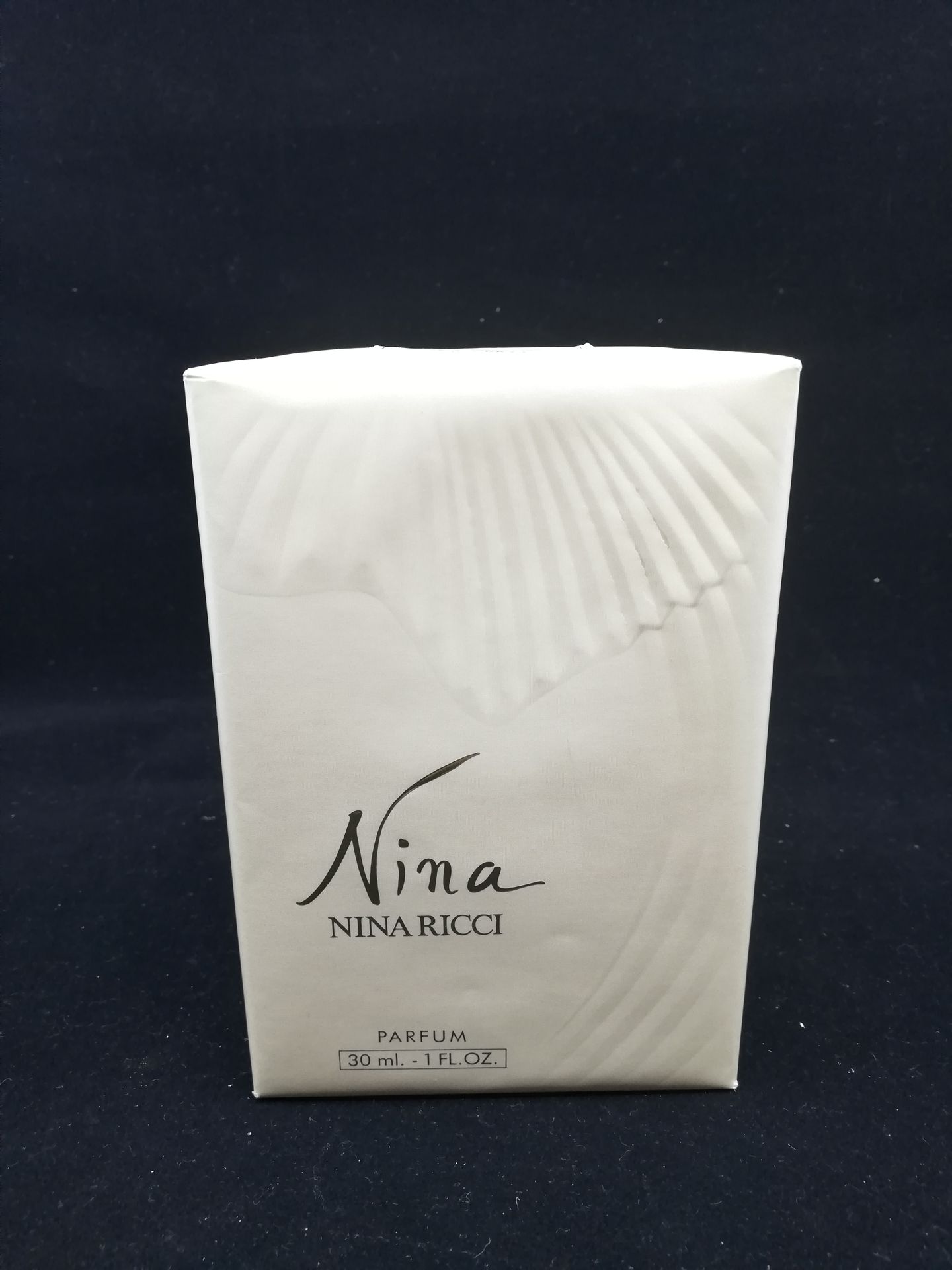 Null Nina Ricci - "Nina" - (1990年代)

呈现在其标题的盒子里，用压花纸包裹，水晶和黄金版的瓶子由Lalique制作，含有30毫&hellip;